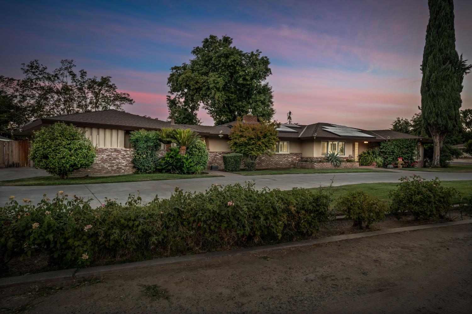 1112 S Sunnyside Ave, Fresno, CA 93727