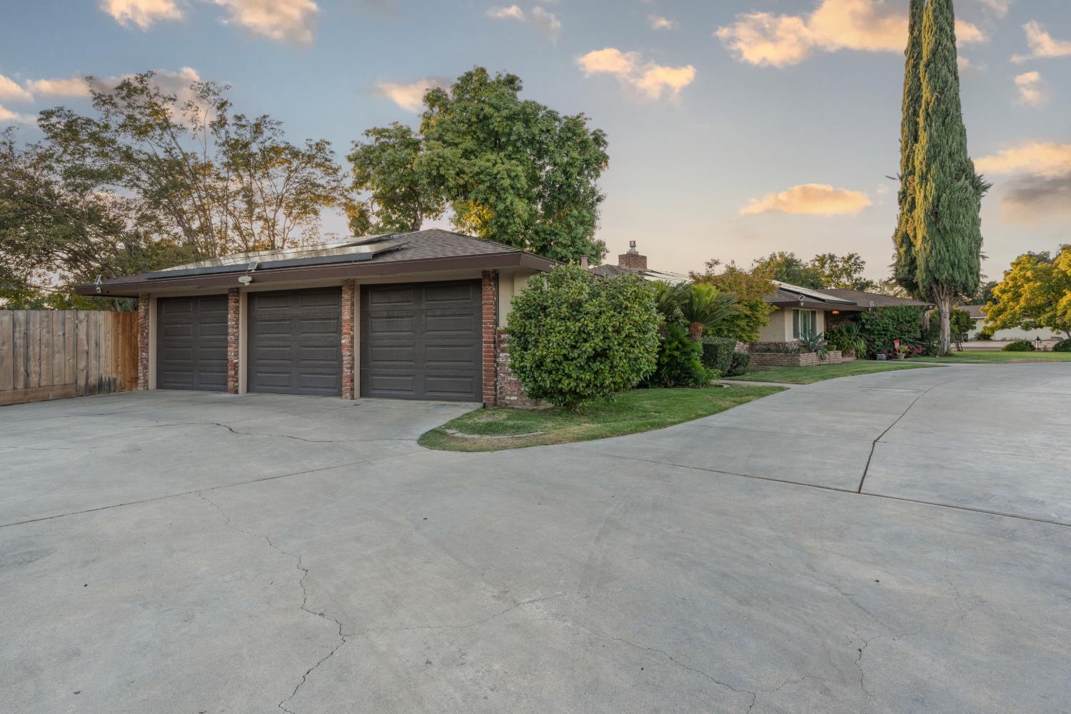 1112 S Sunnyside Ave, Fresno, CA 93727
