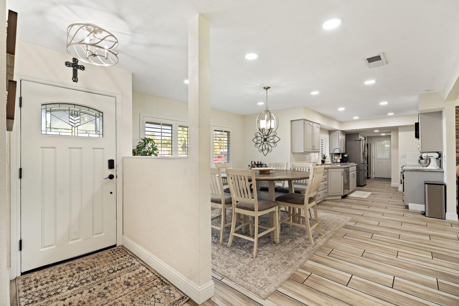 1112 S Sunnyside Ave, Fresno, CA 93727