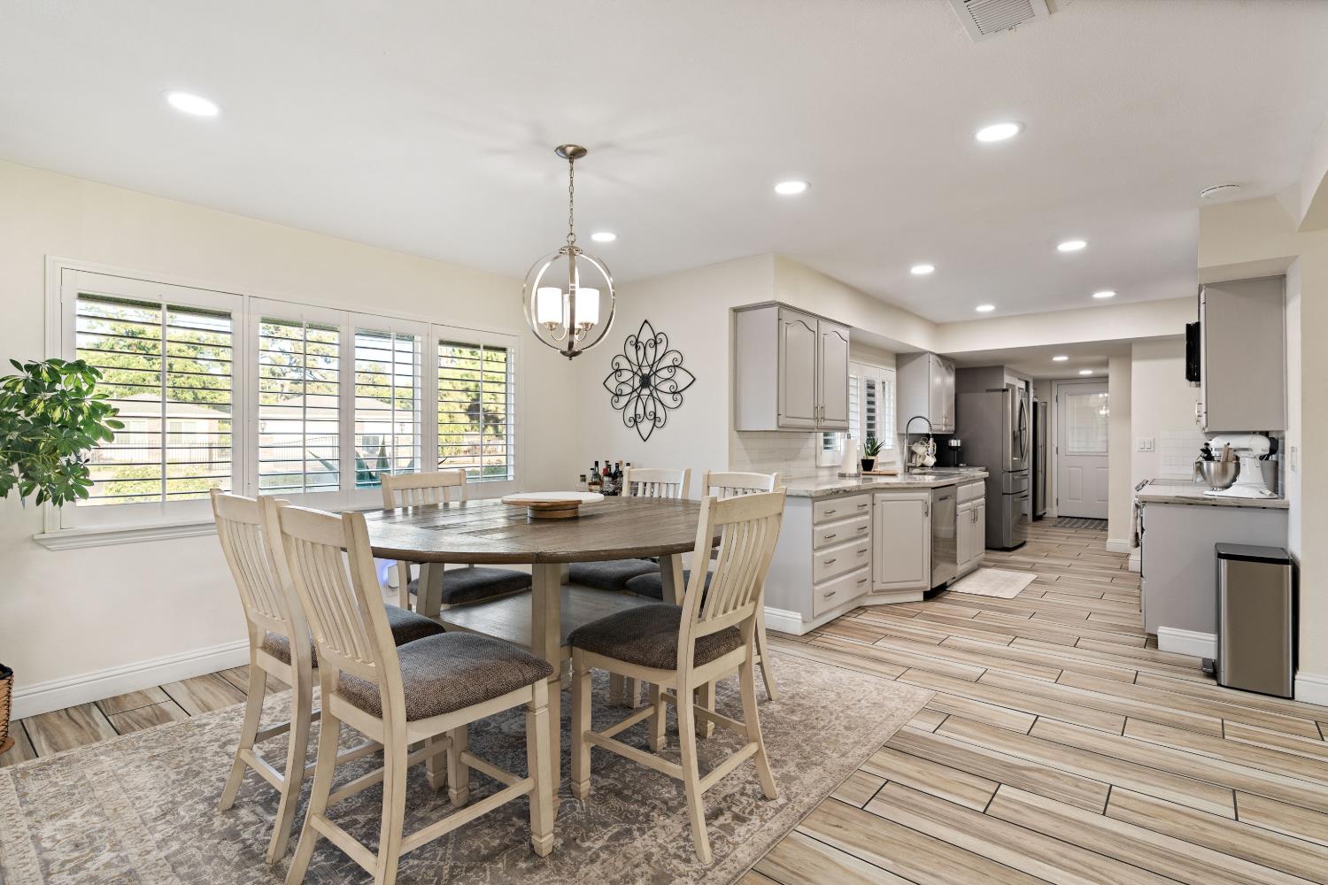 1112 S Sunnyside Ave, Fresno, CA 93727