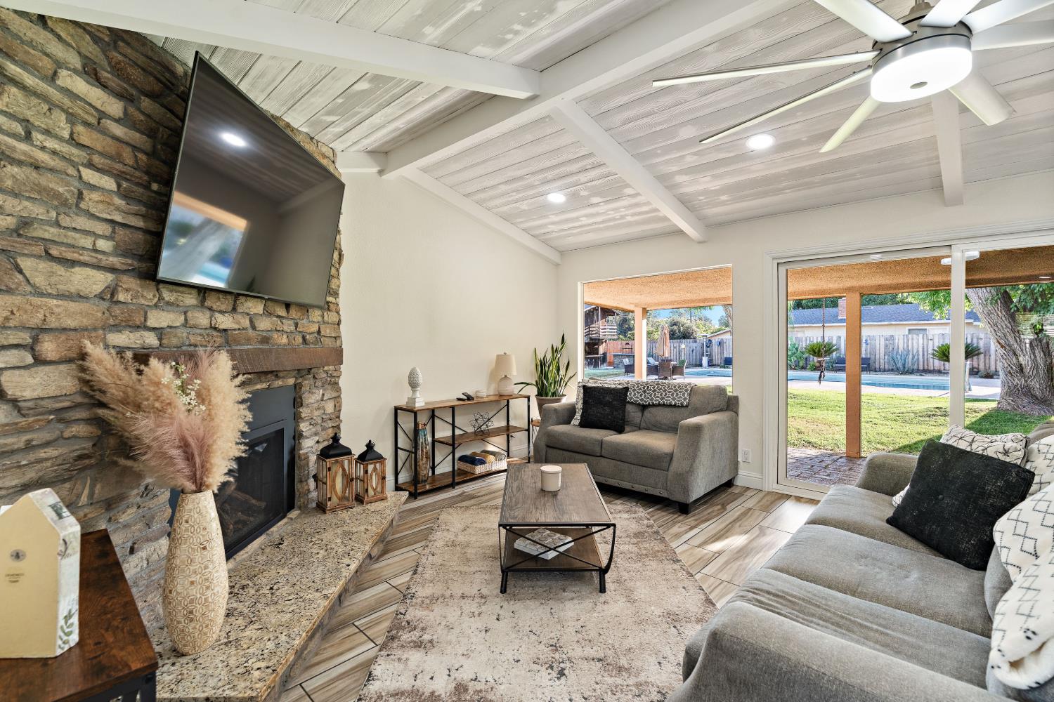 1112 S Sunnyside Ave, Fresno, CA 93727