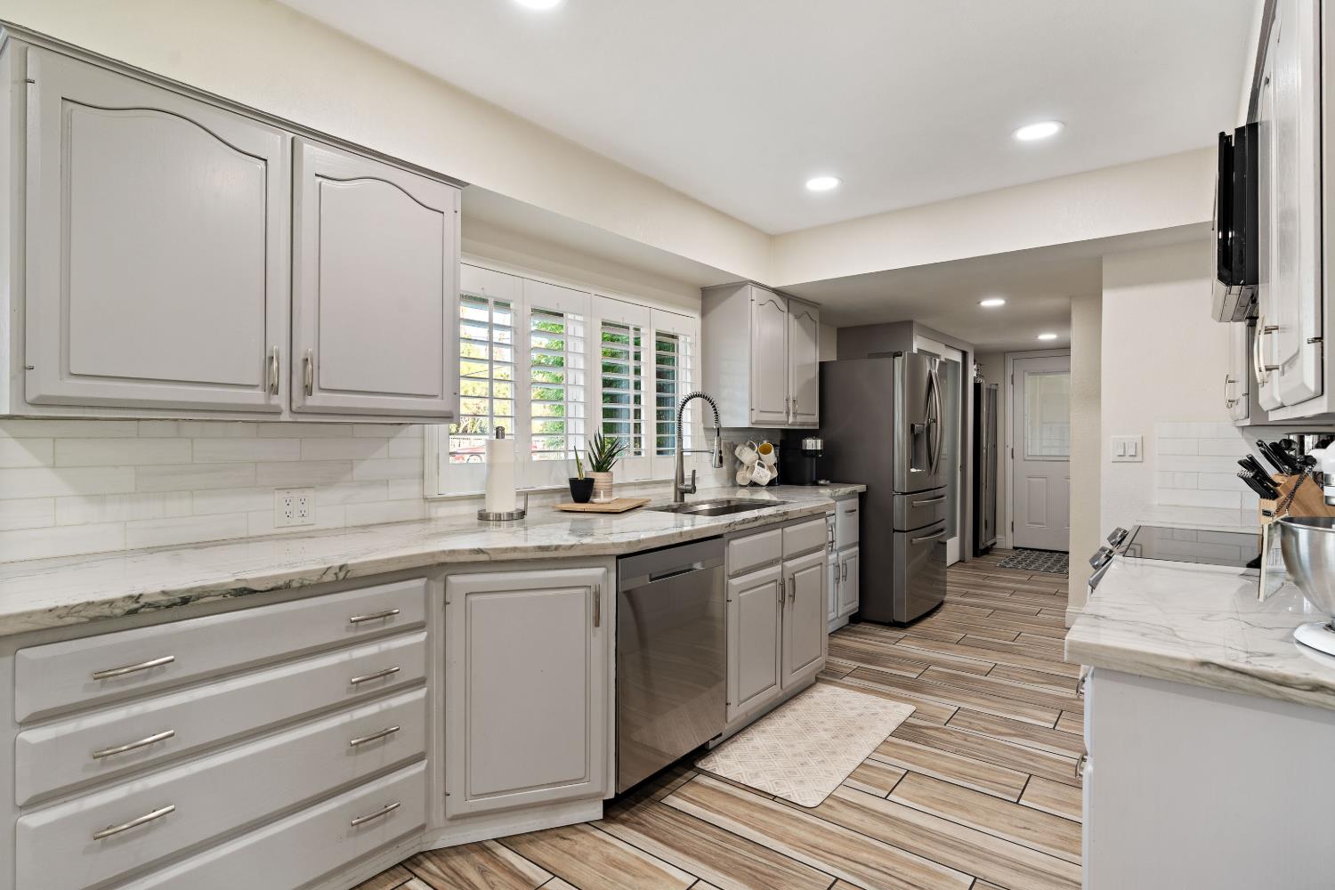 1112 S Sunnyside Ave, Fresno, CA 93727