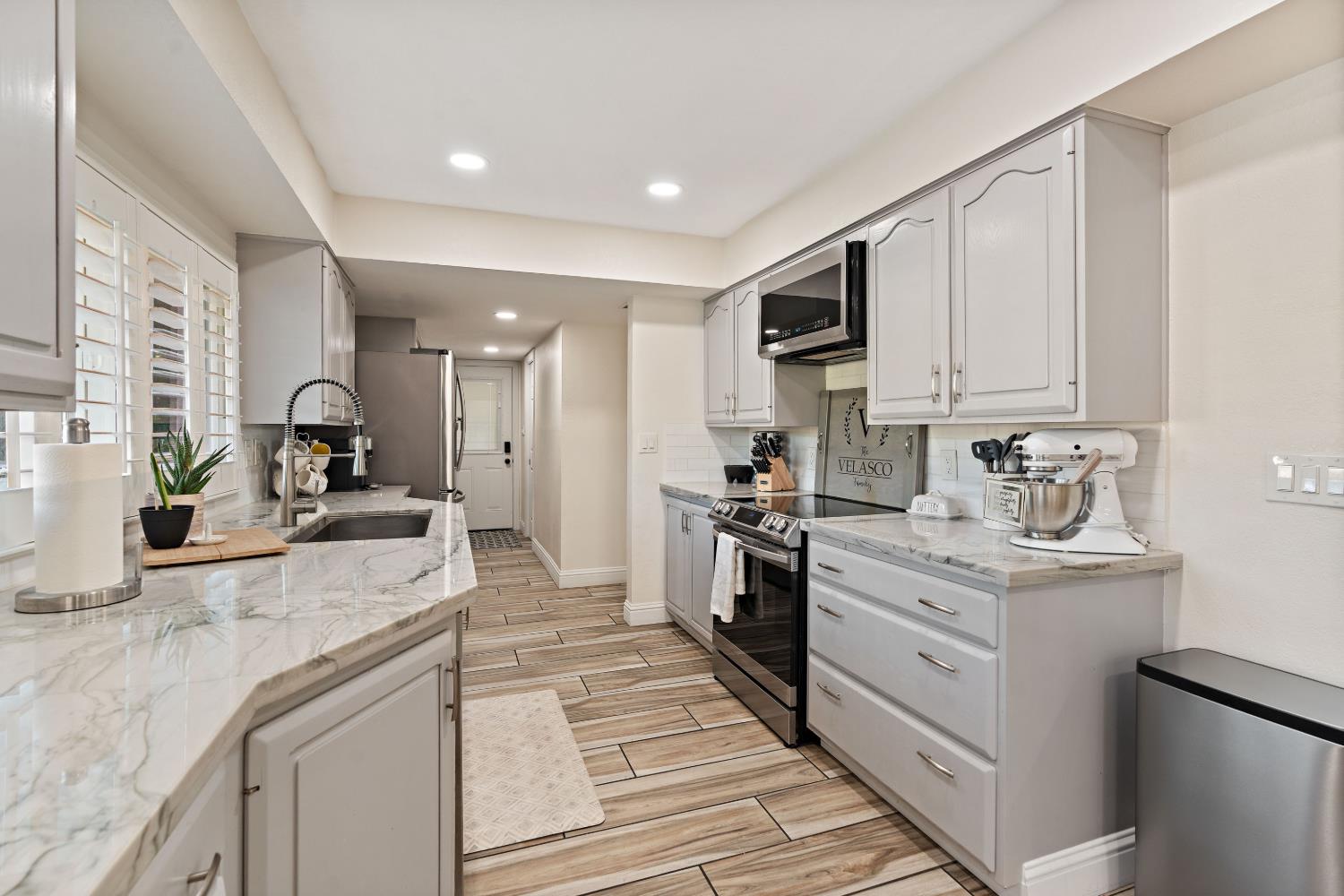 1112 S Sunnyside Ave, Fresno, CA 93727
