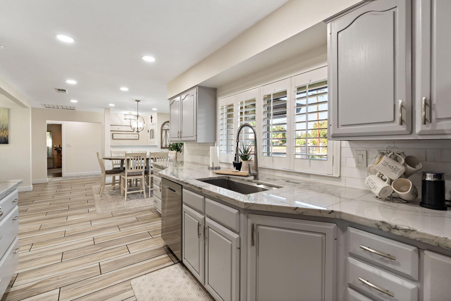 1112 S Sunnyside Ave, Fresno, CA 93727
