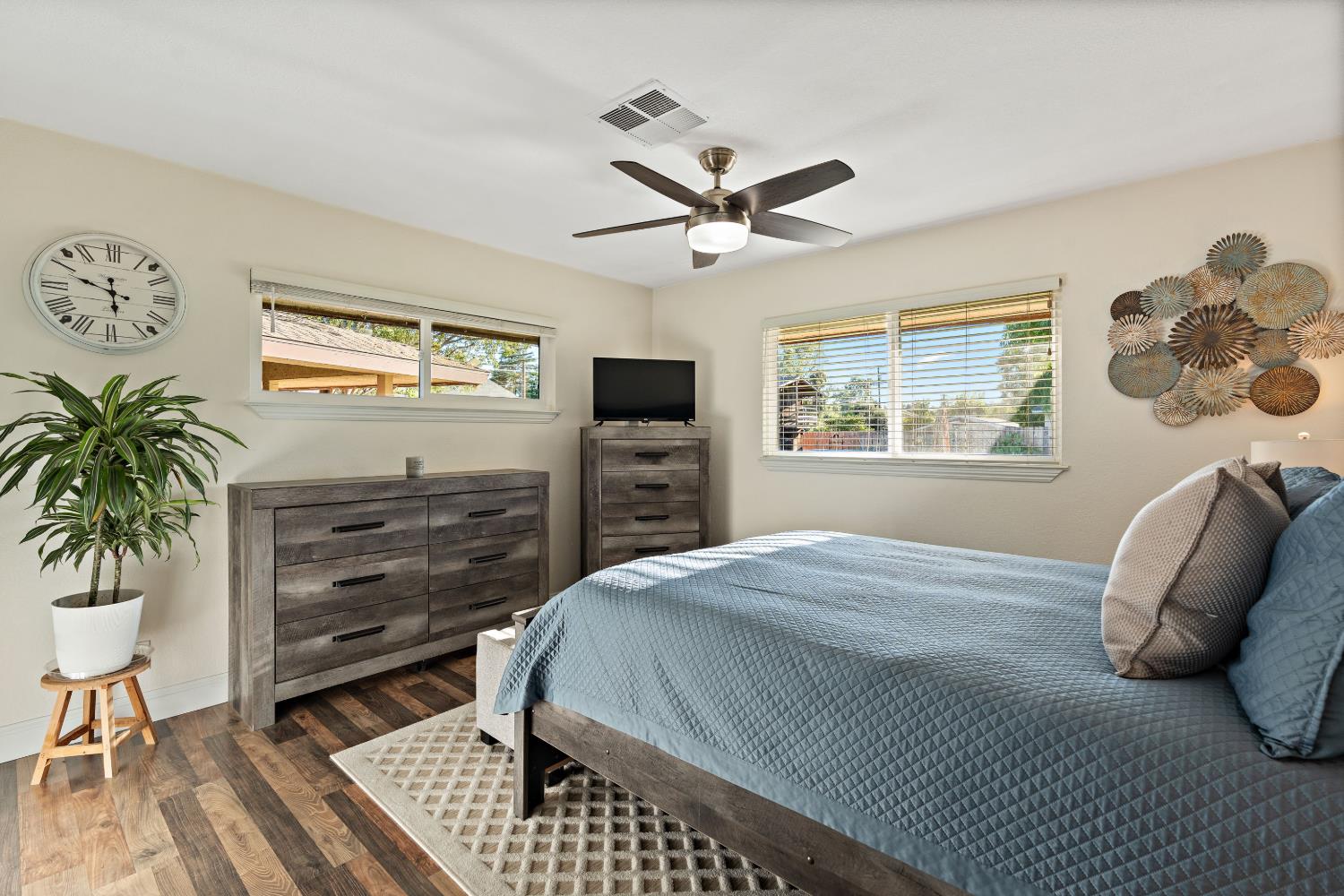 1112 S Sunnyside Ave, Fresno, CA 93727