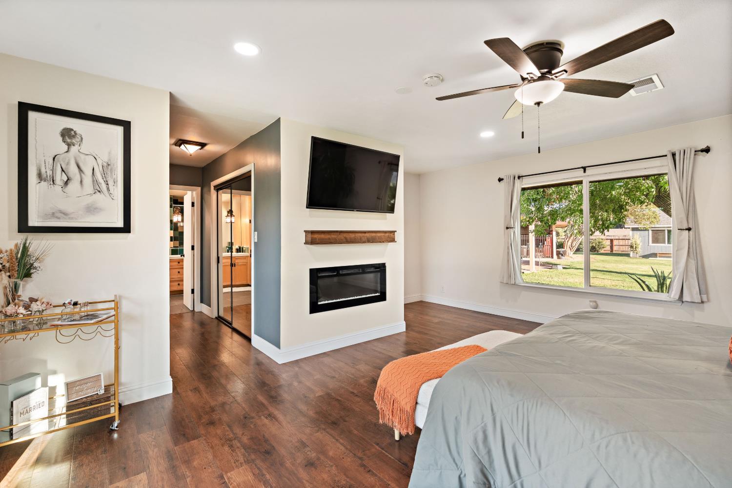 1112 S Sunnyside Ave, Fresno, CA 93727