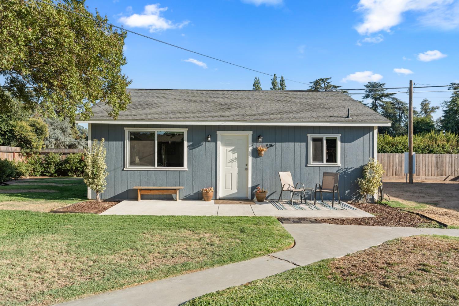 1112 S Sunnyside Ave, Fresno, CA 93727