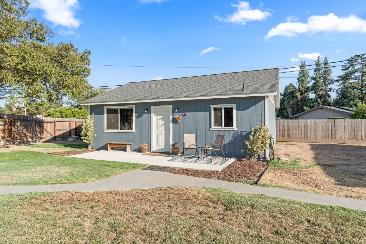 1112 S Sunnyside Ave, Fresno, CA 93727