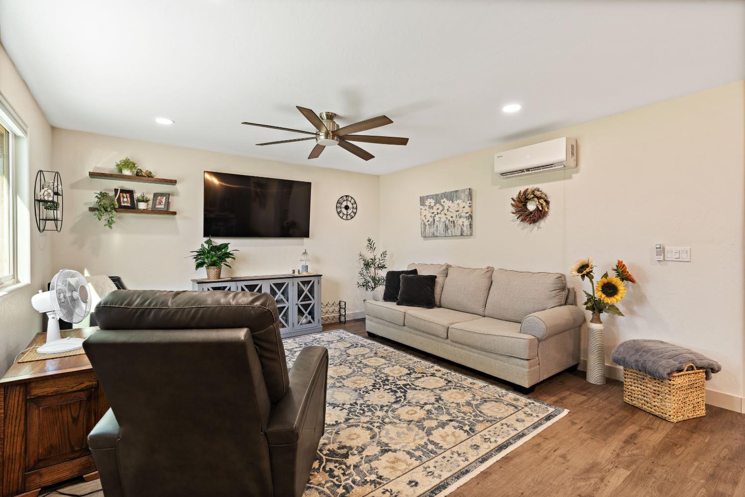 1112 S Sunnyside Ave, Fresno, CA 93727