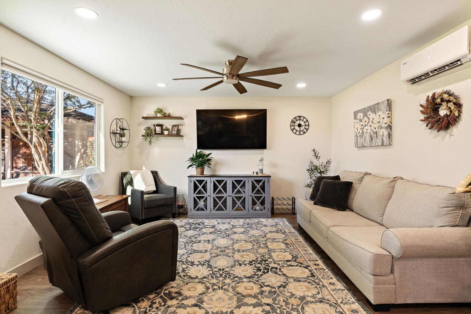 1112 S Sunnyside Ave, Fresno, CA 93727