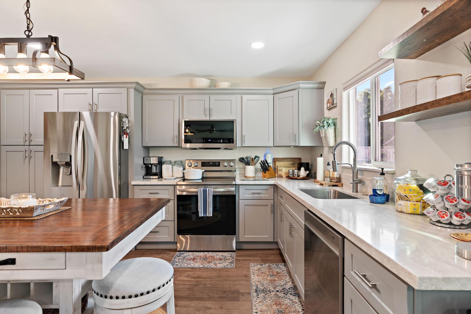 1112 S Sunnyside Ave, Fresno, CA 93727