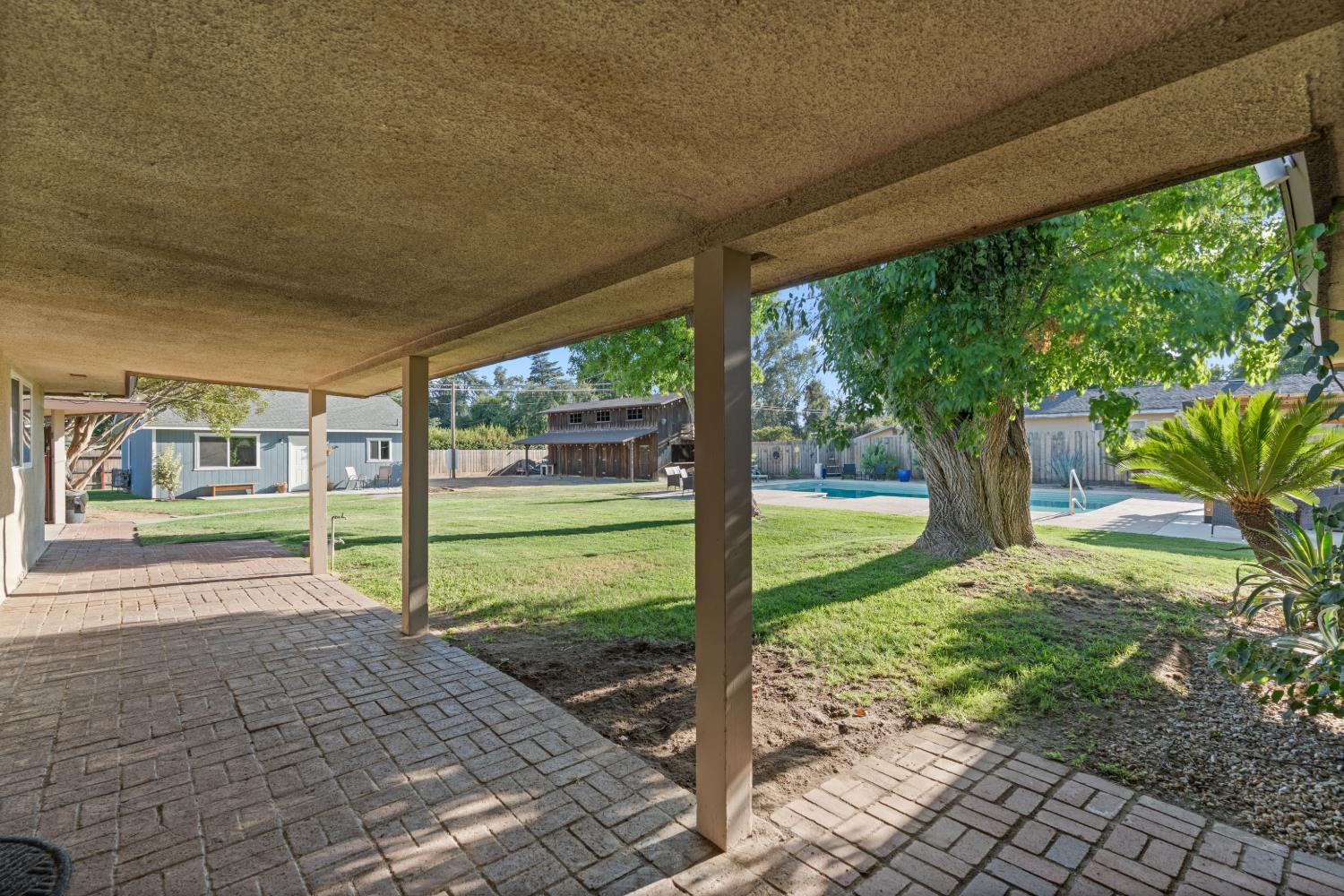 1112 S Sunnyside Ave, Fresno, CA 93727
