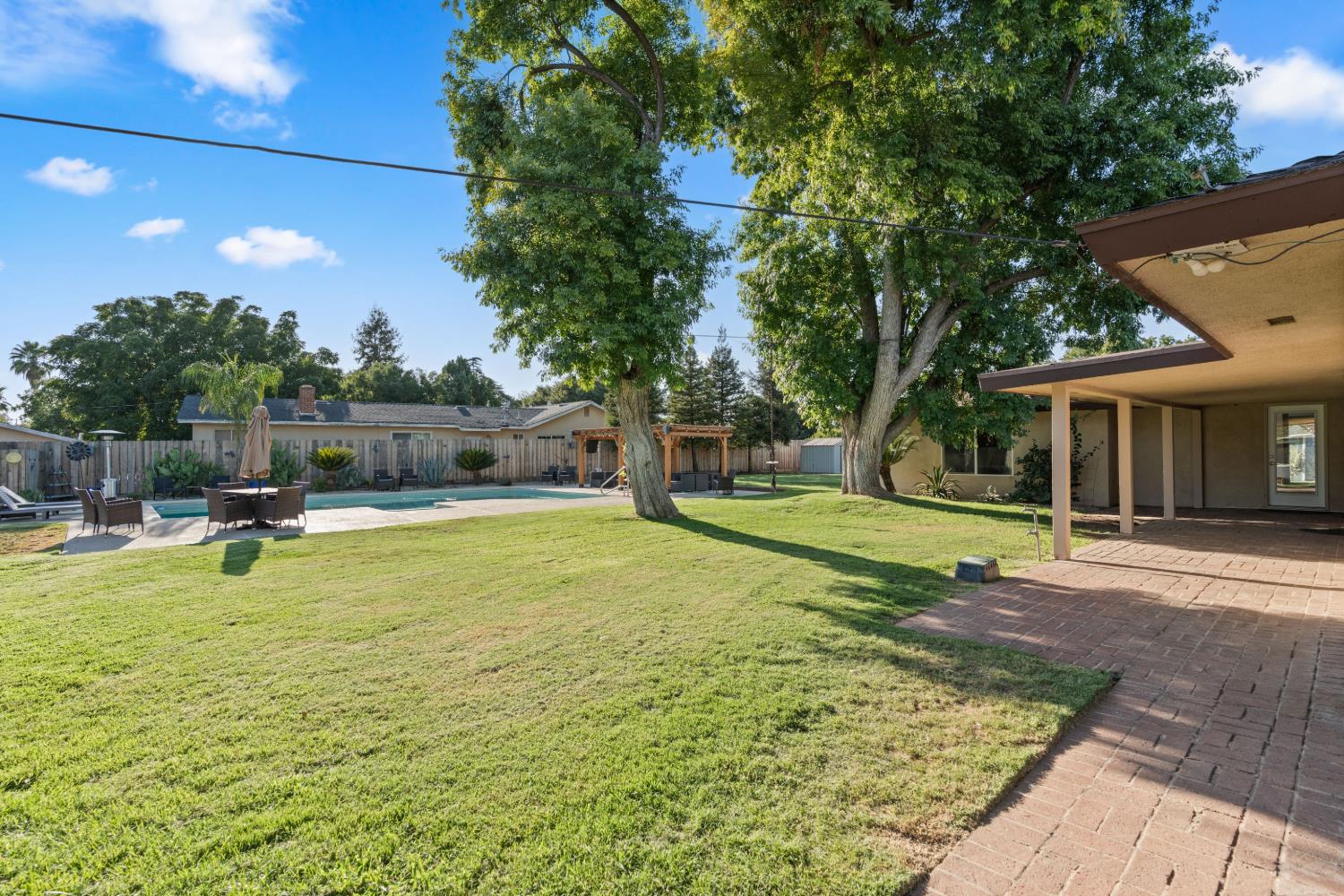 1112 S Sunnyside Ave, Fresno, CA 93727