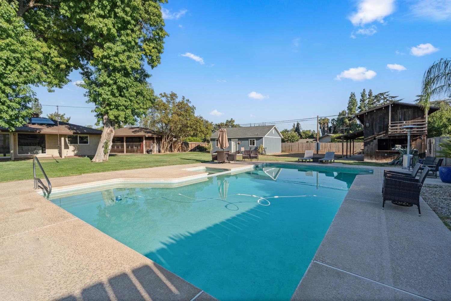 1112 S Sunnyside Ave, Fresno, CA 93727