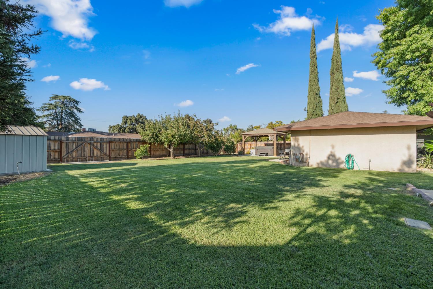 1112 S Sunnyside Ave, Fresno, CA 93727