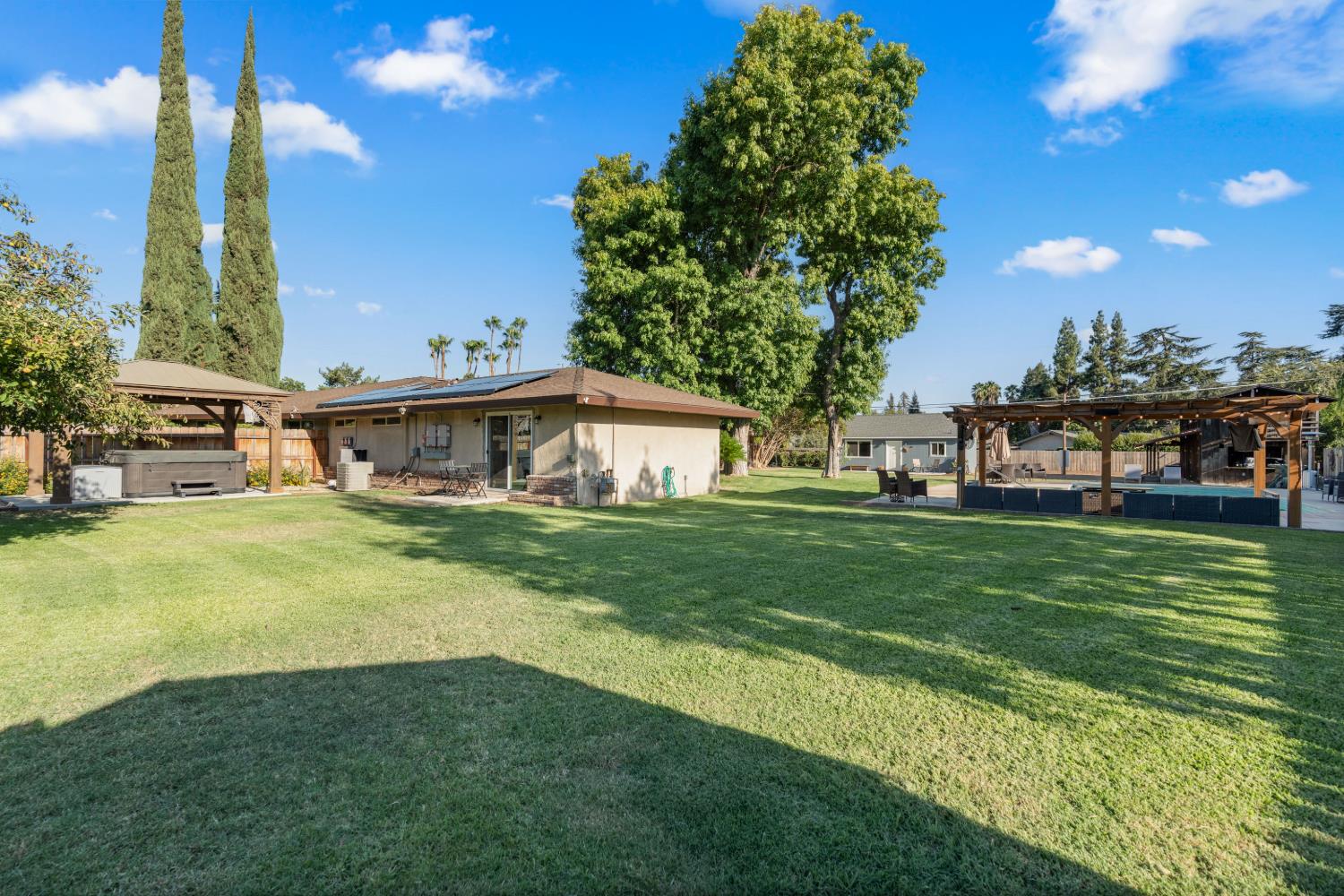 1112 S Sunnyside Ave, Fresno, CA 93727