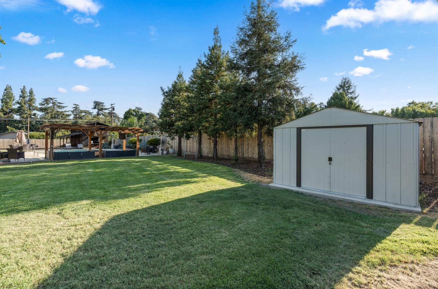 1112 S Sunnyside Ave, Fresno, CA 93727
