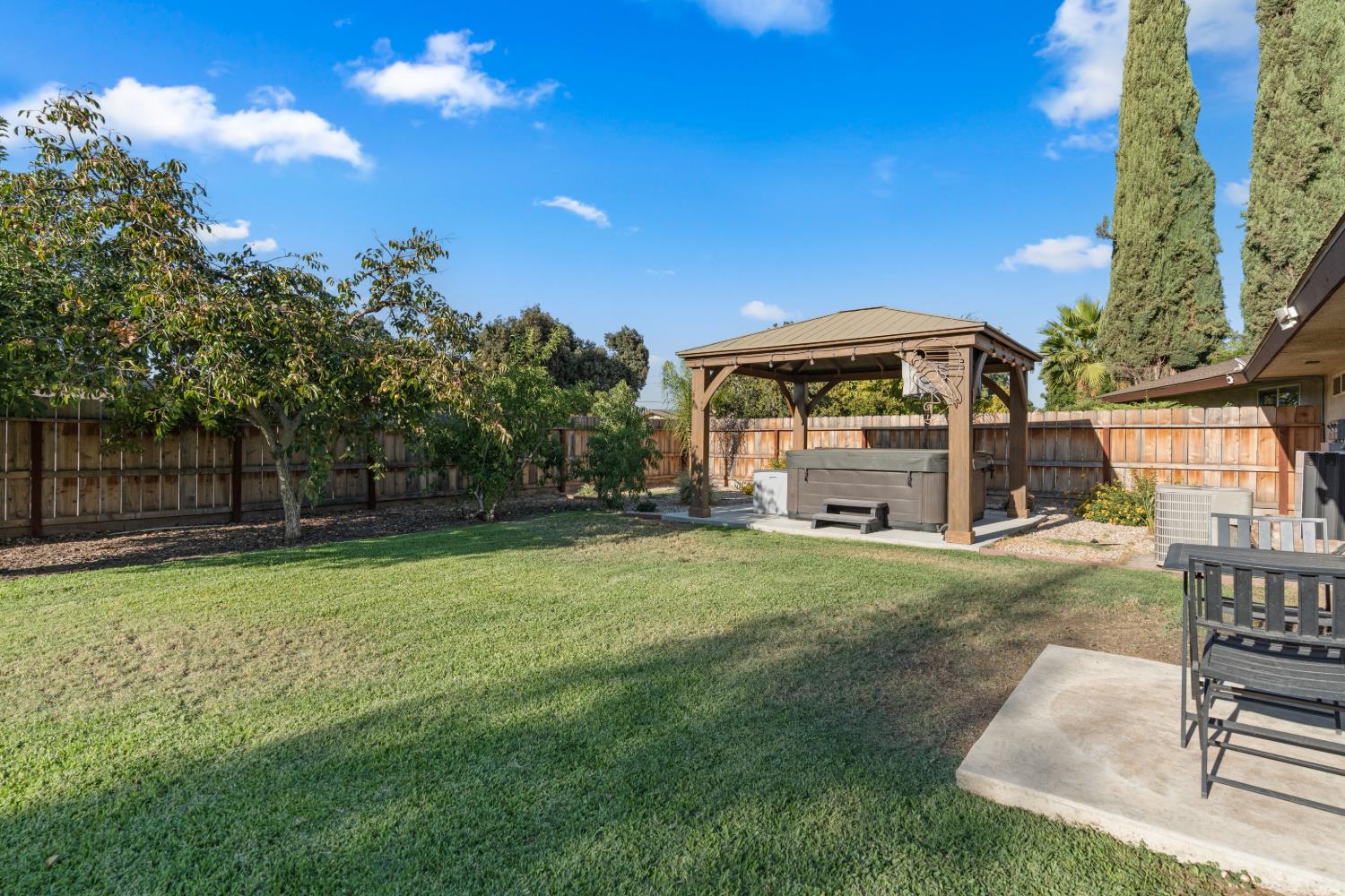 1112 S Sunnyside Ave, Fresno, CA 93727