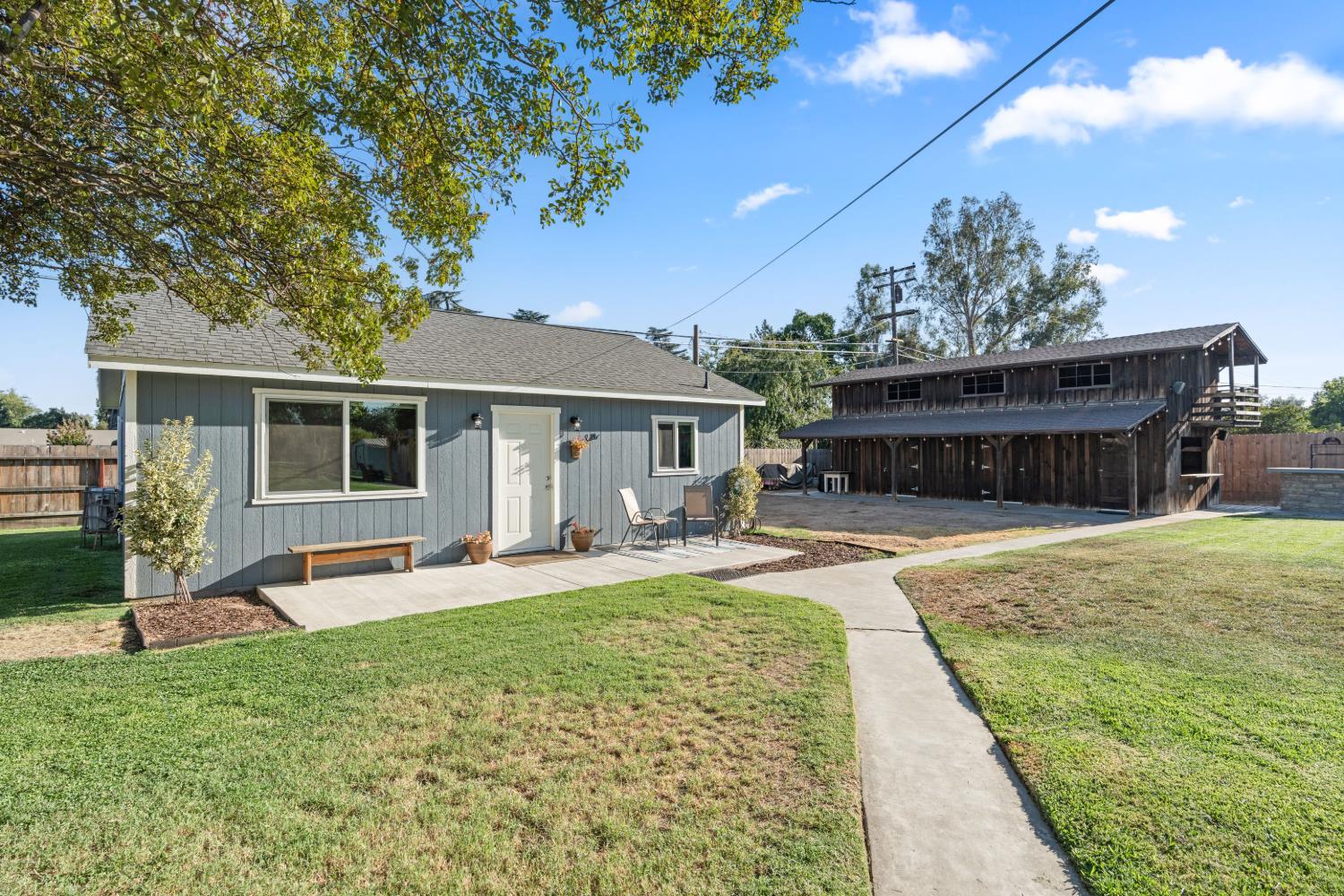 1112 S Sunnyside Ave, Fresno, CA 93727