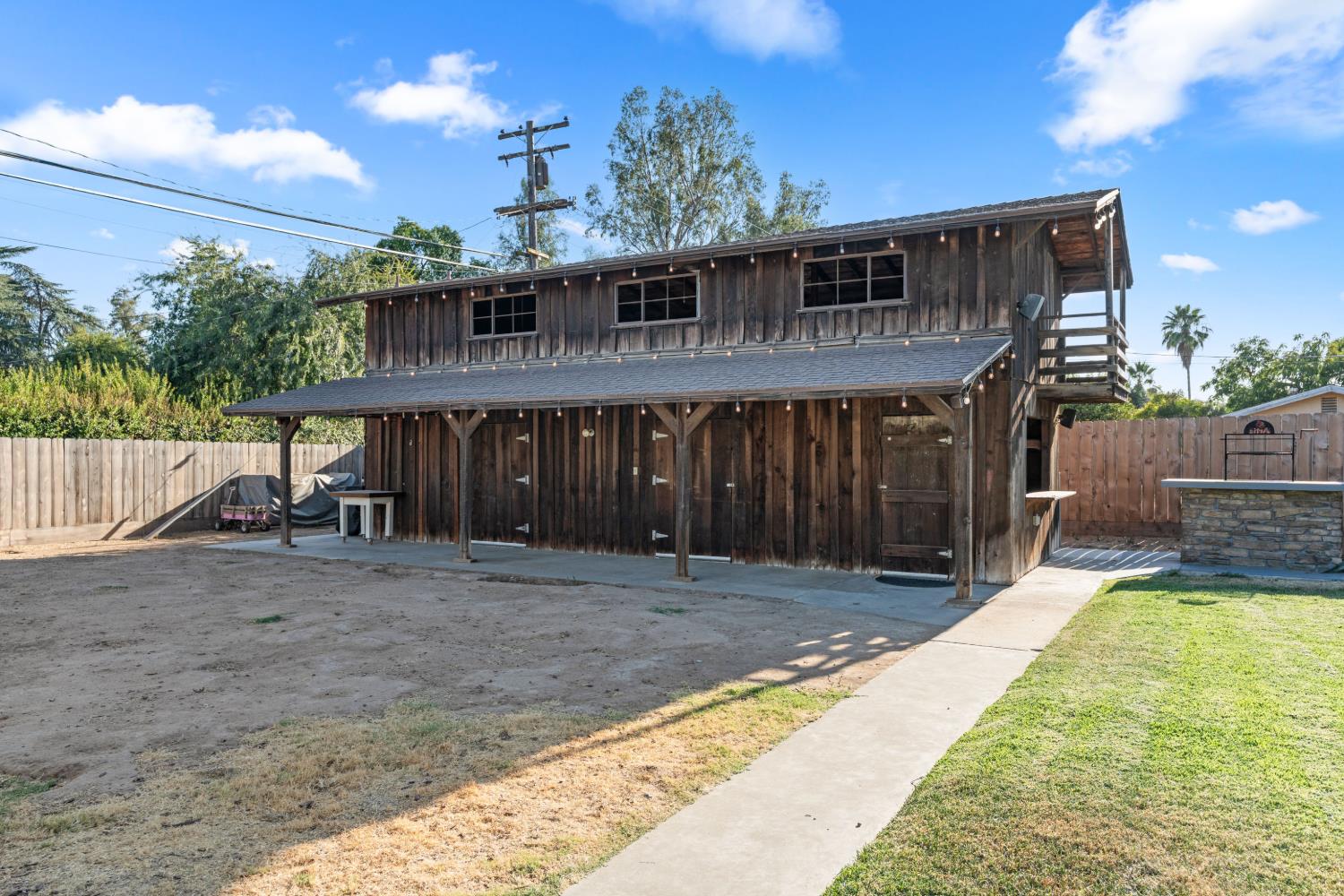 1112 S Sunnyside Ave, Fresno, CA 93727