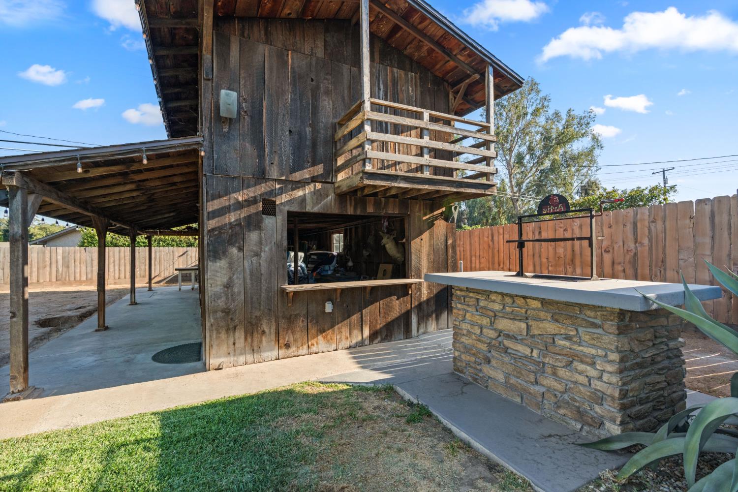 1112 S Sunnyside Ave, Fresno, CA 93727