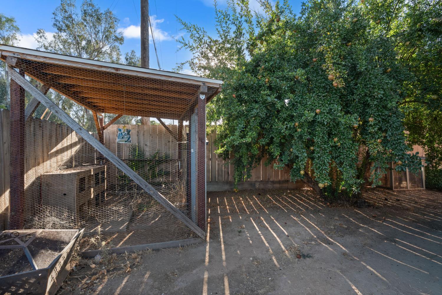 1112 S Sunnyside Ave, Fresno, CA 93727