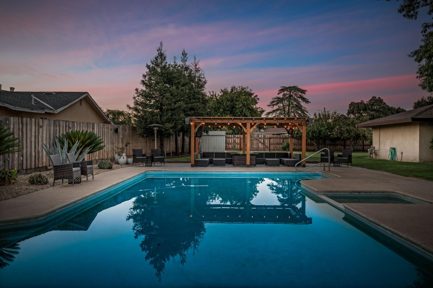 1112 S Sunnyside Ave, Fresno, CA 93727