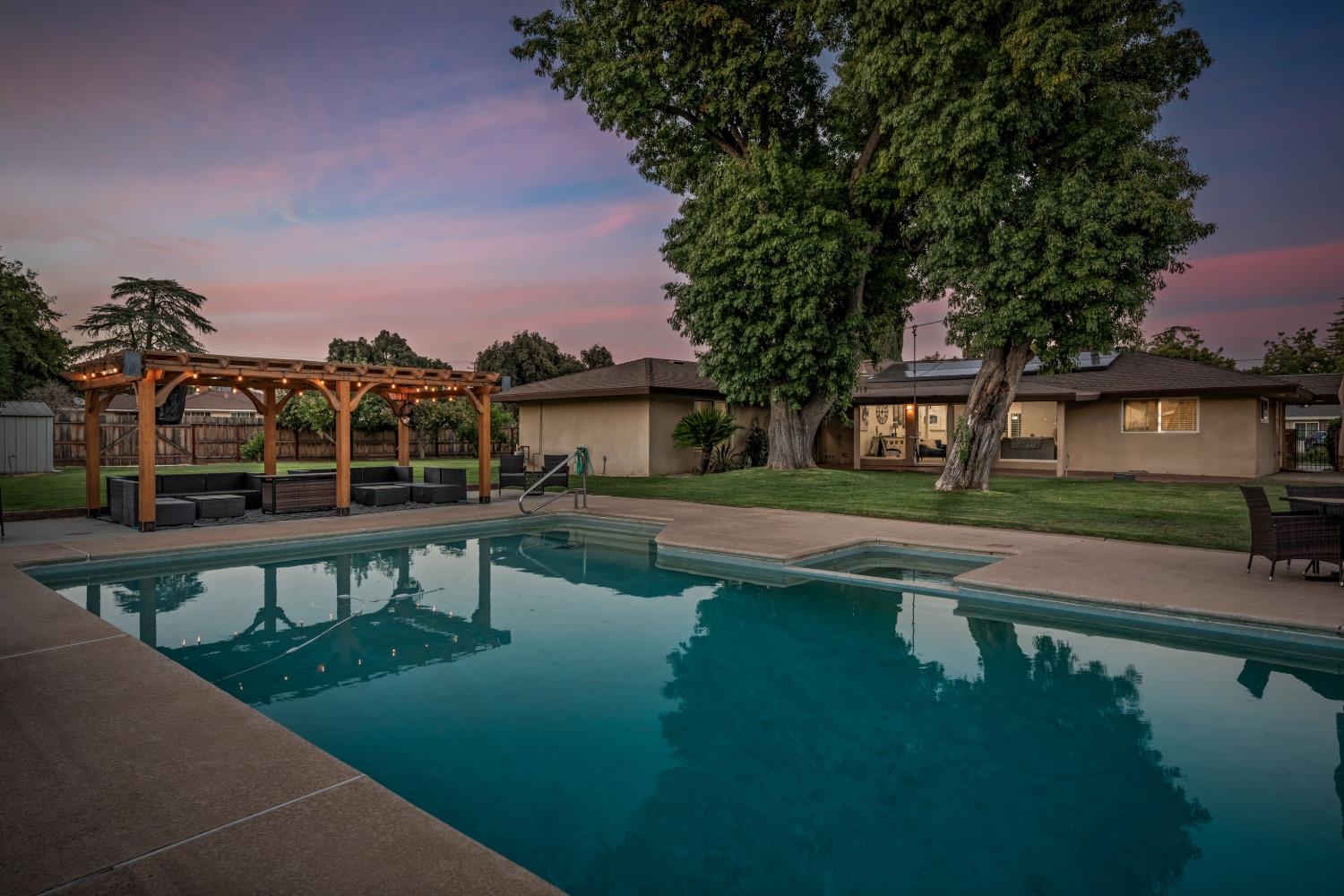 1112 S Sunnyside Ave, Fresno, CA 93727