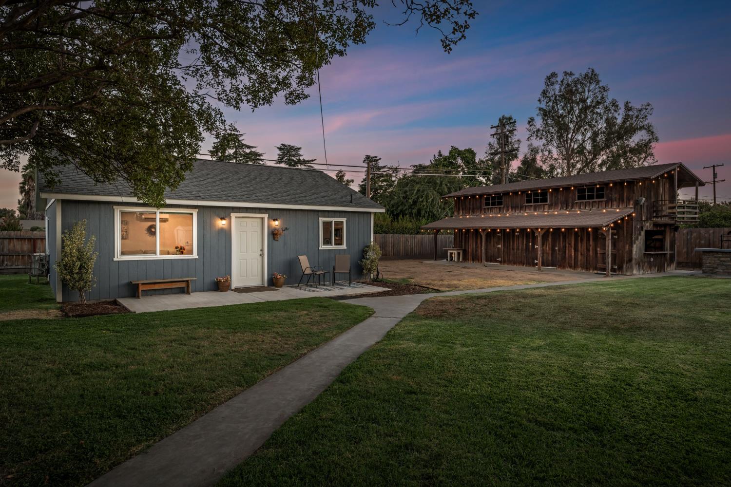 1112 S Sunnyside Ave, Fresno, CA 93727