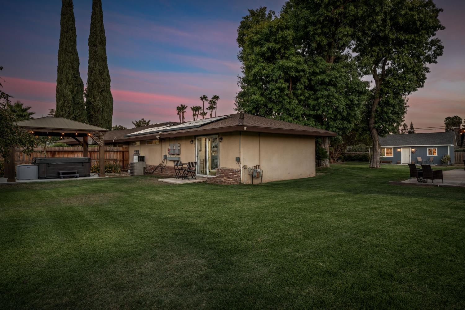 1112 S Sunnyside Ave, Fresno, CA 93727