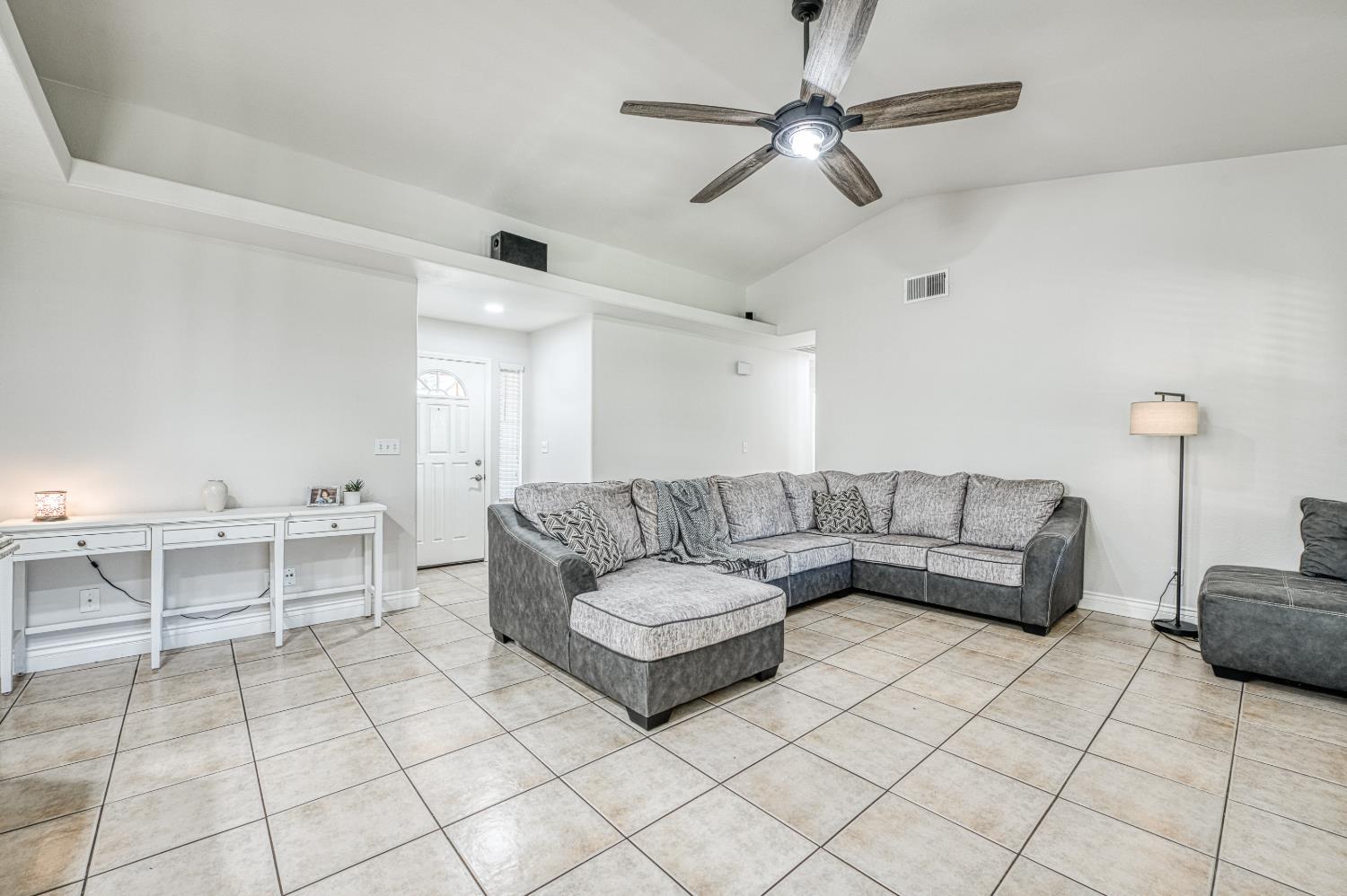 4792 W Mesa Ave, Fresno, CA 93722