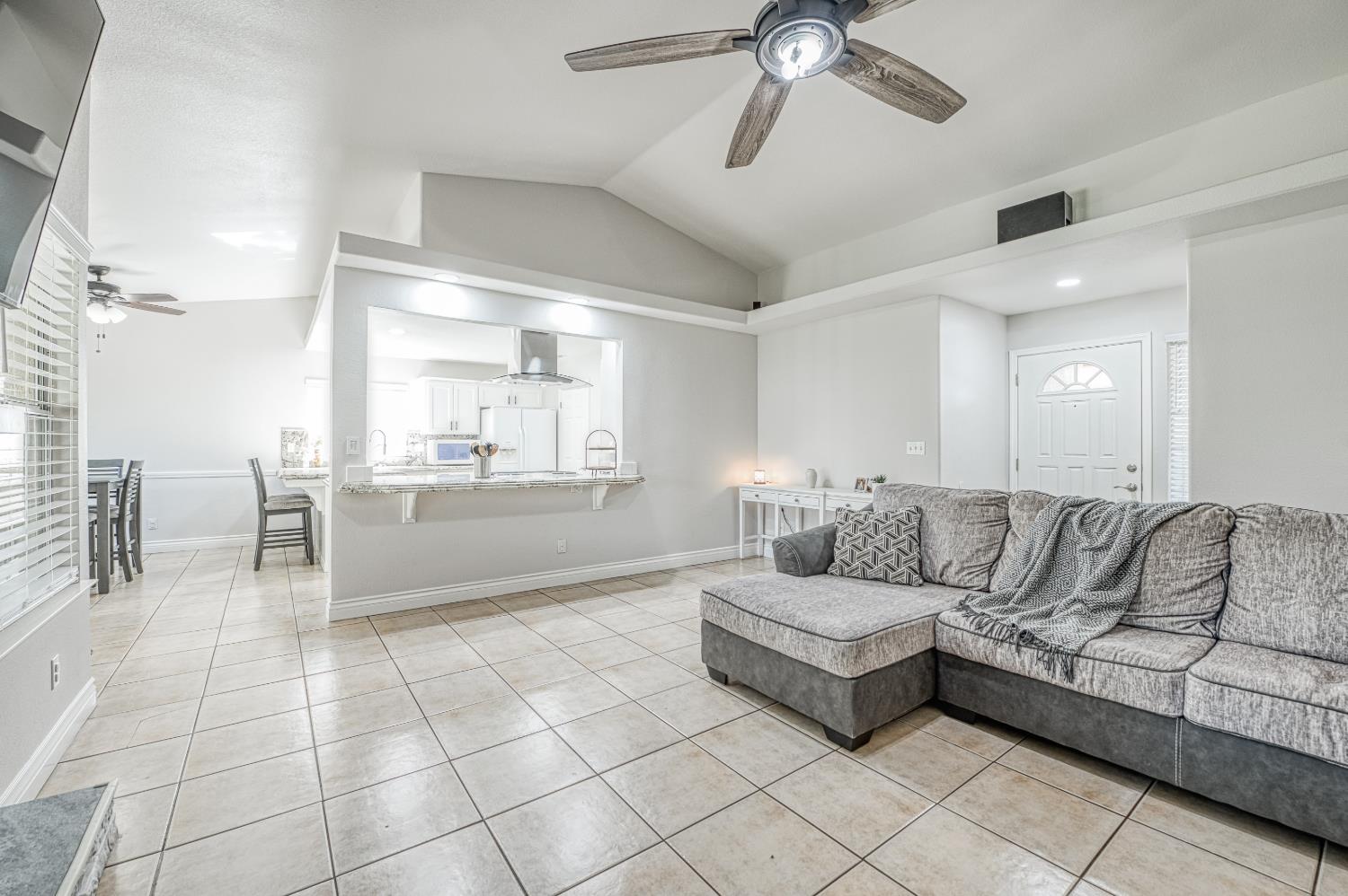 4792 W Mesa Ave, Fresno, CA 93722