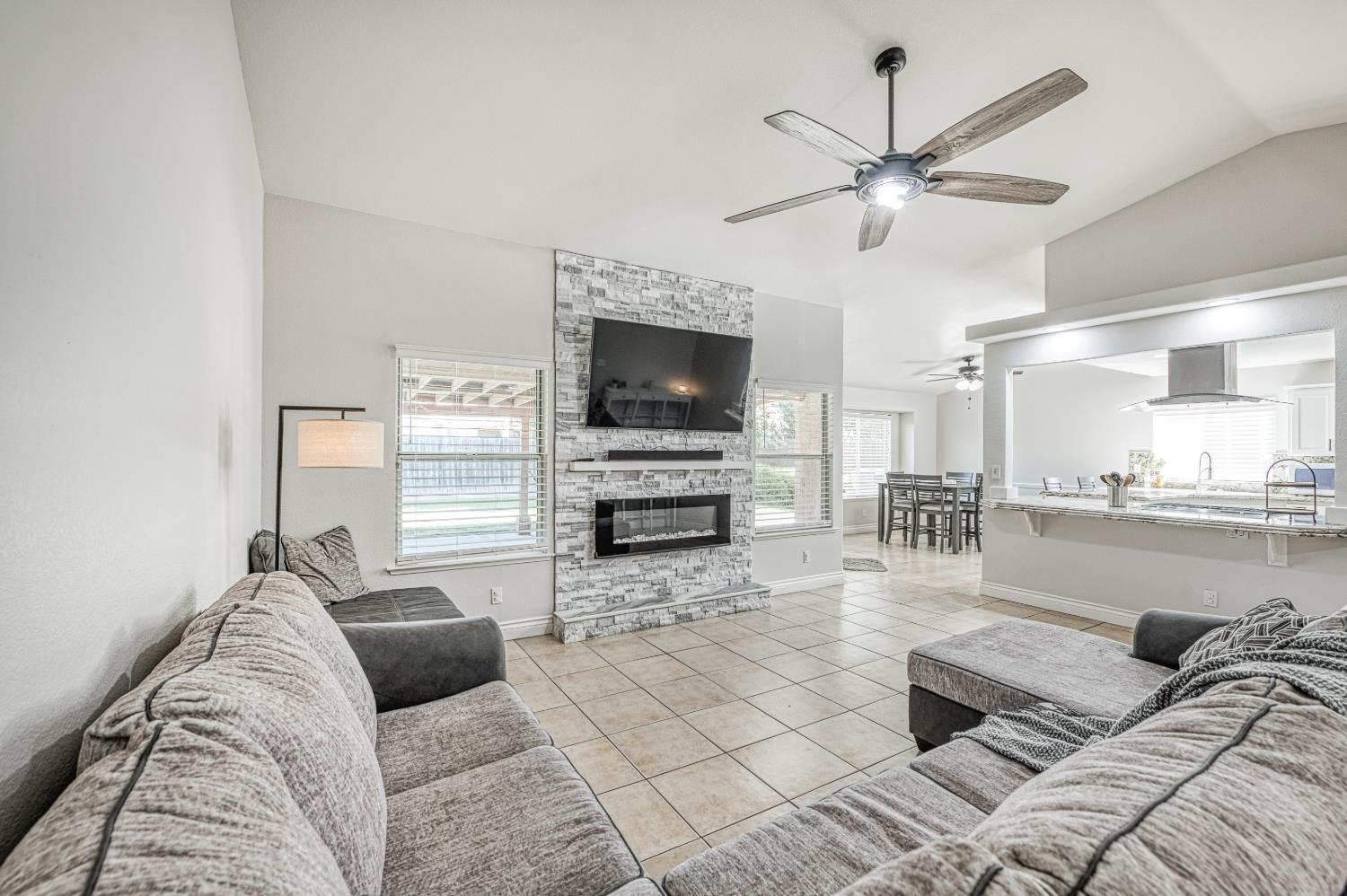 4792 W Mesa Ave, Fresno, CA 93722