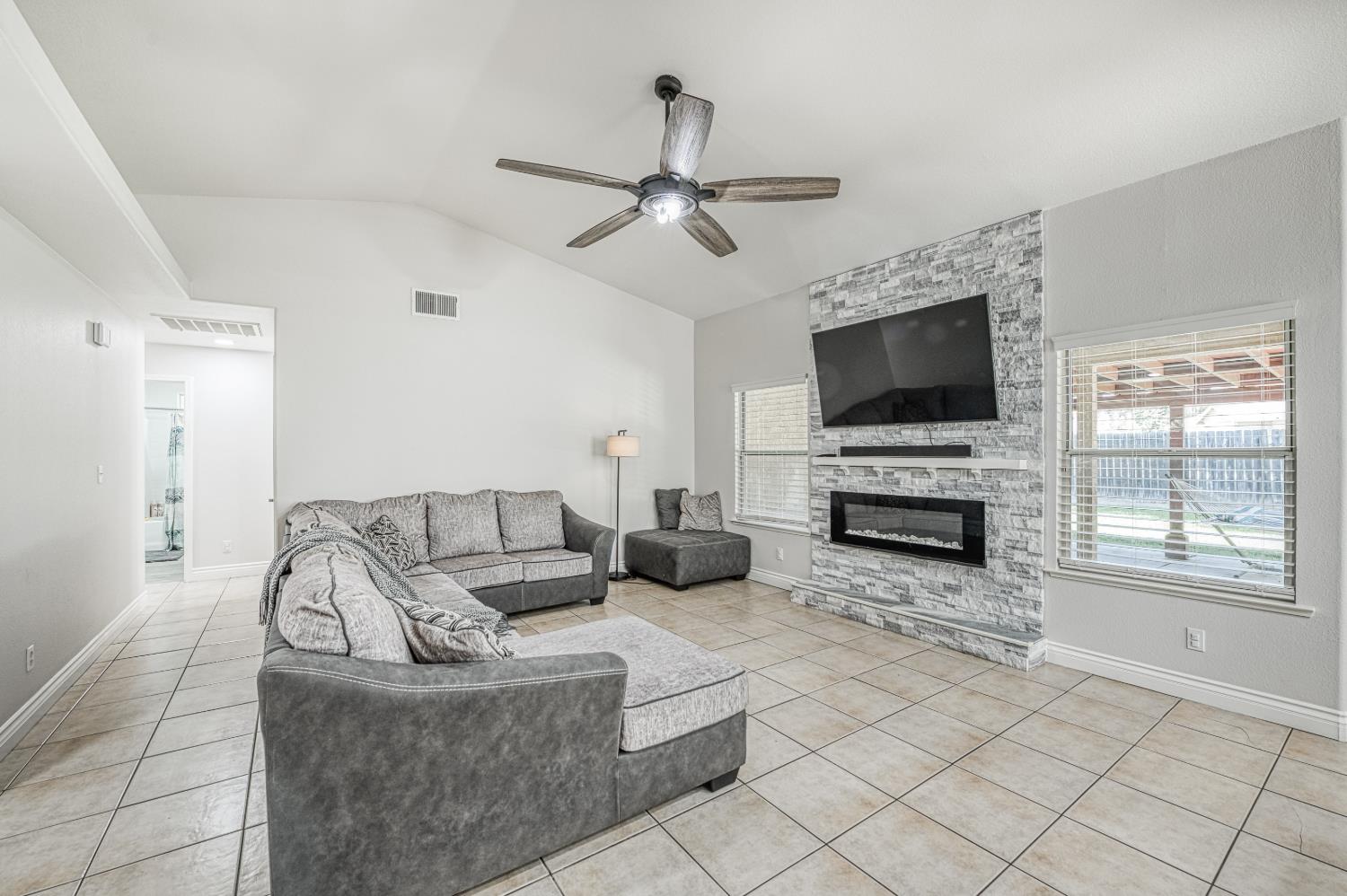 4792 W Mesa Ave, Fresno, CA 93722