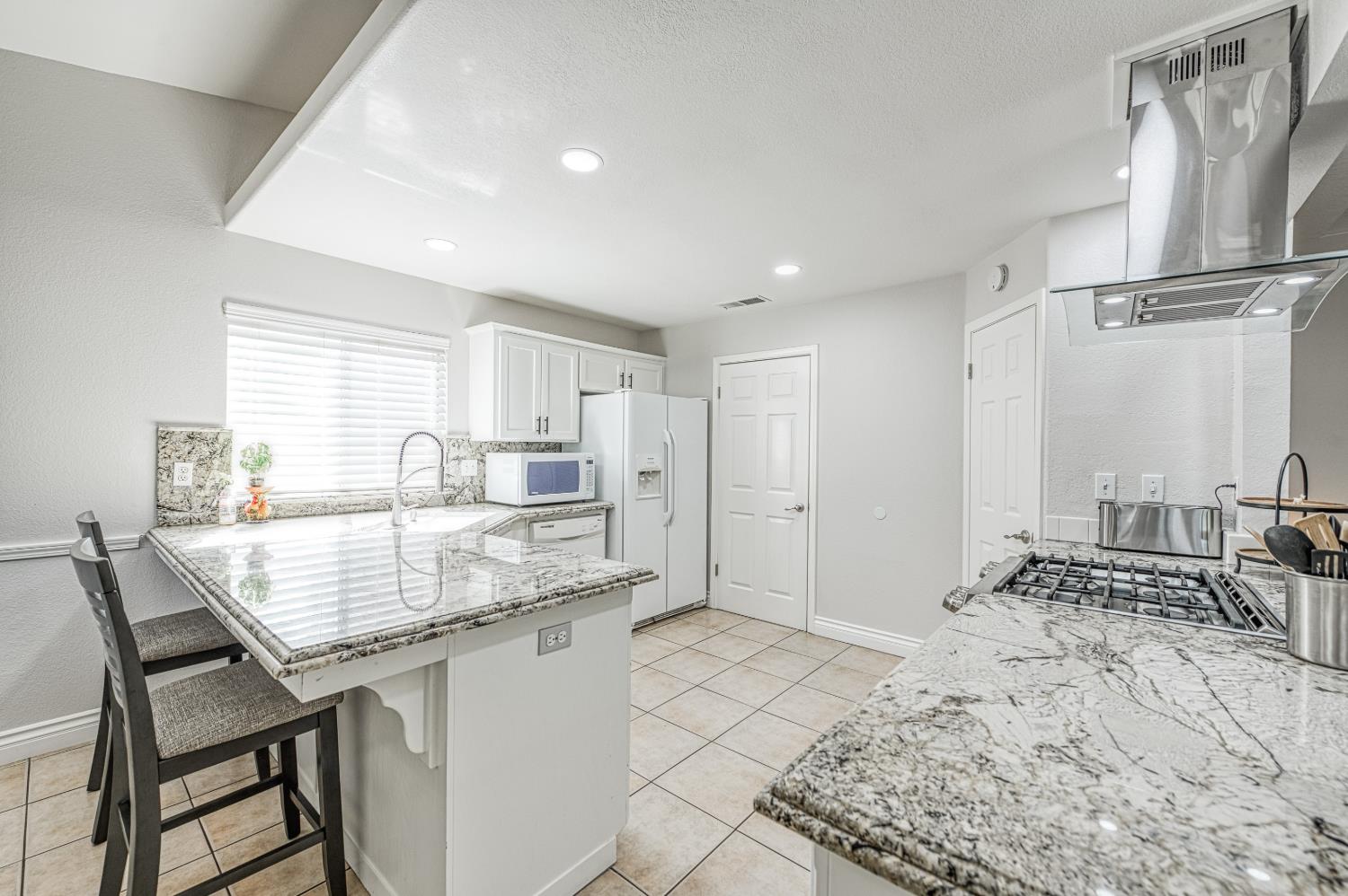 4792 W Mesa Ave, Fresno, CA 93722
