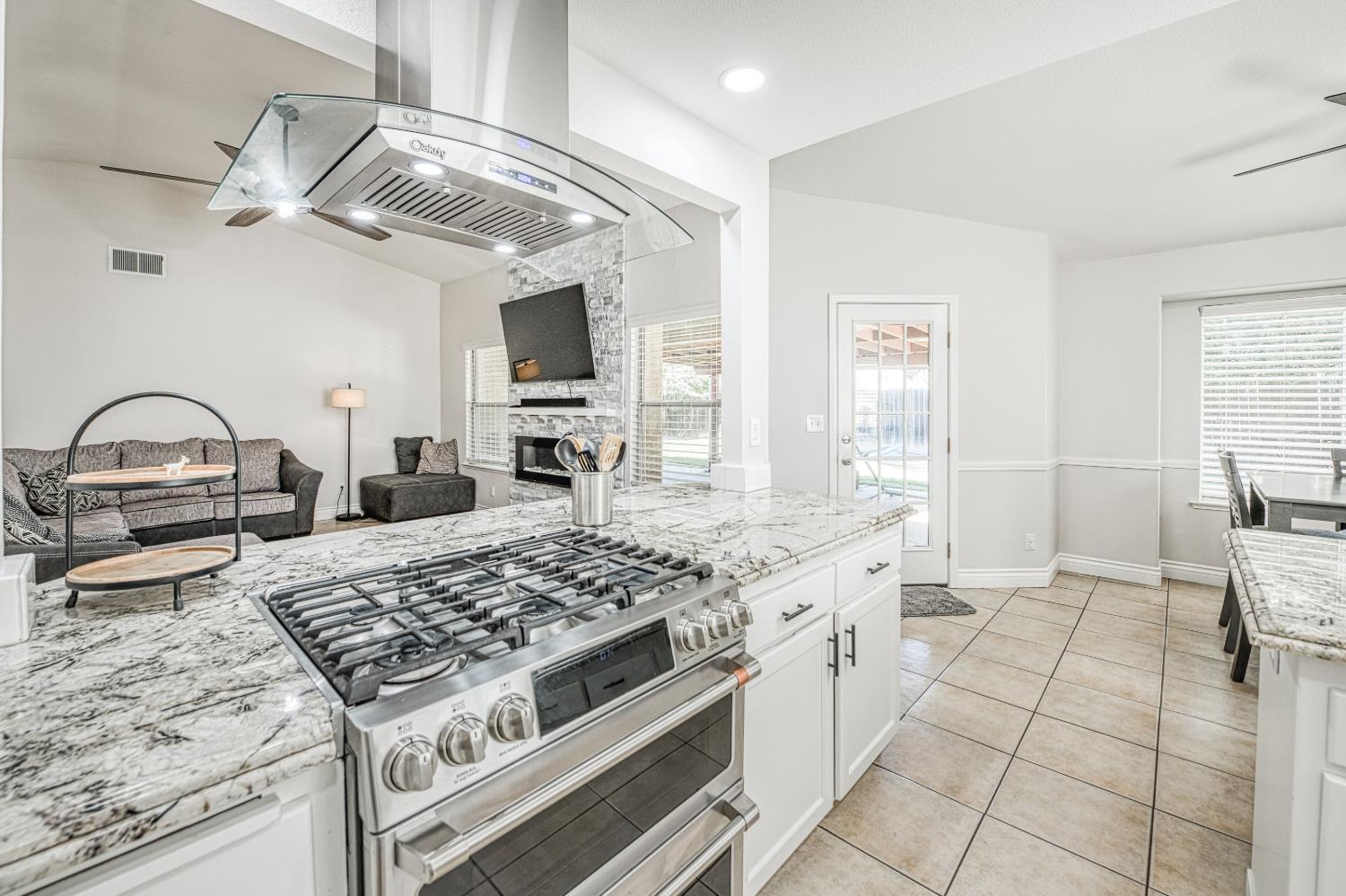 4792 W Mesa Ave, Fresno, CA 93722