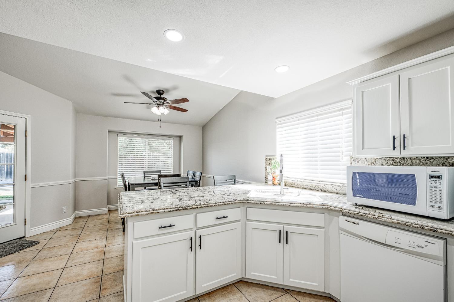 4792 W Mesa Ave, Fresno, CA 93722