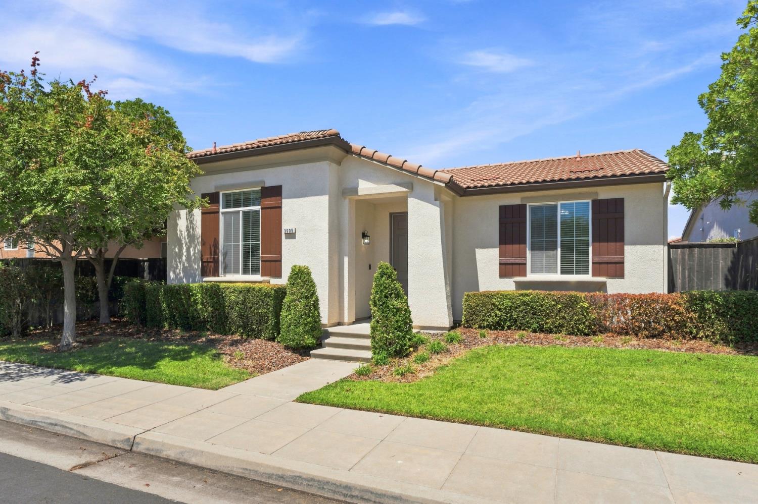 3905 Richmond Ave, Clovis, CA 93619