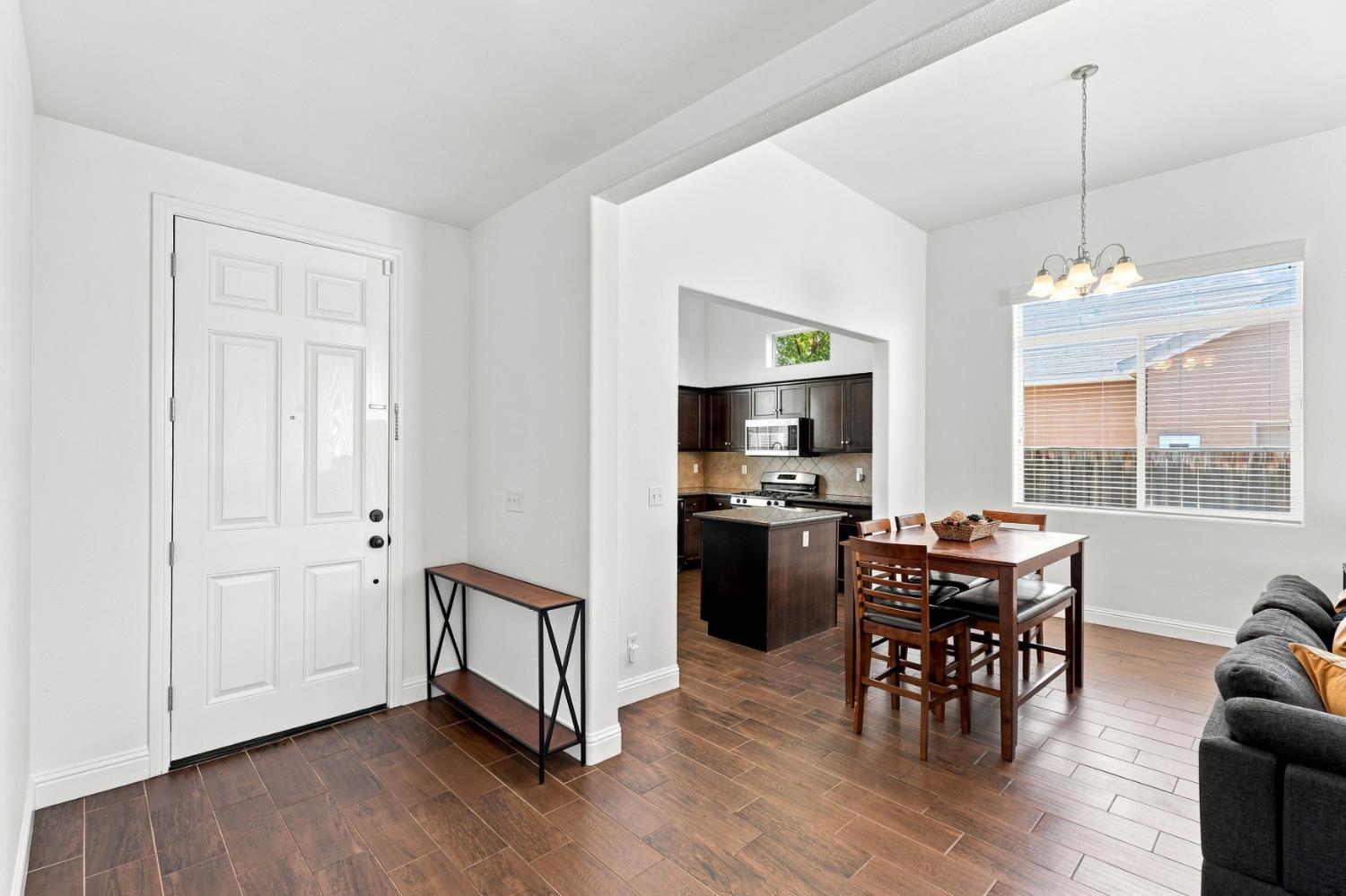 3905 Richmond Ave, Clovis, CA 93619
