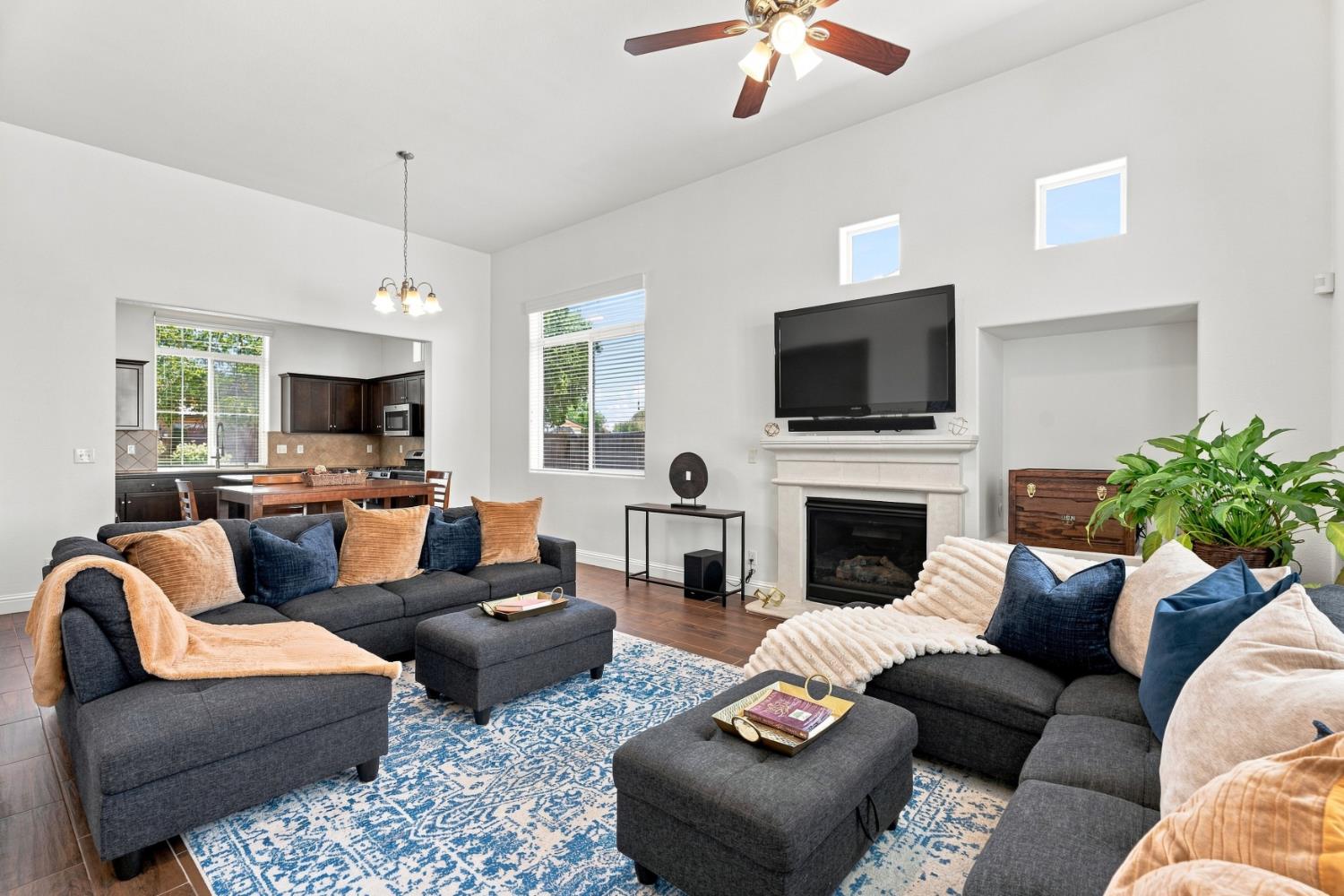 3905 Richmond Ave, Clovis, CA 93619