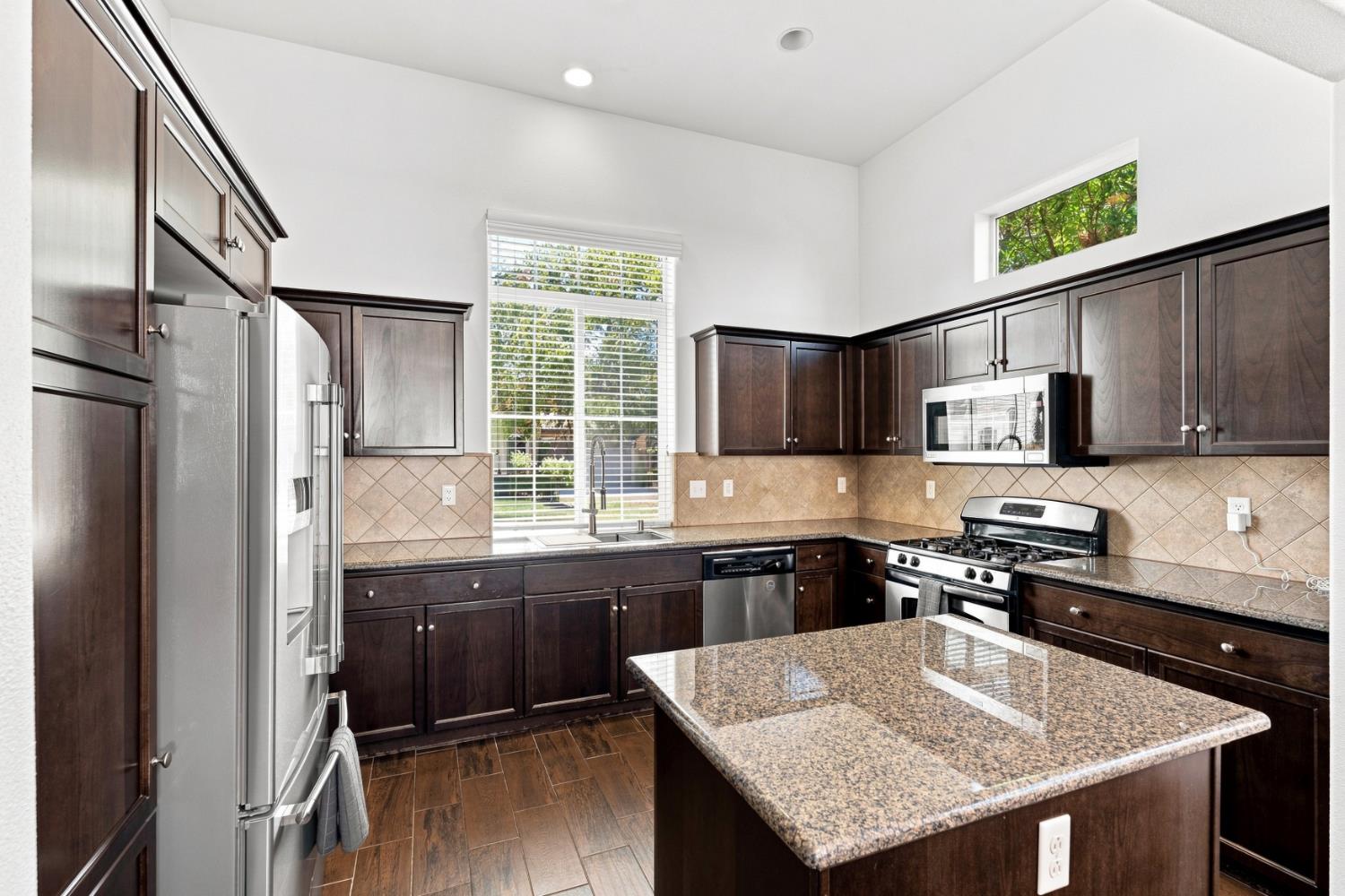 3905 Richmond Ave, Clovis, CA 93619