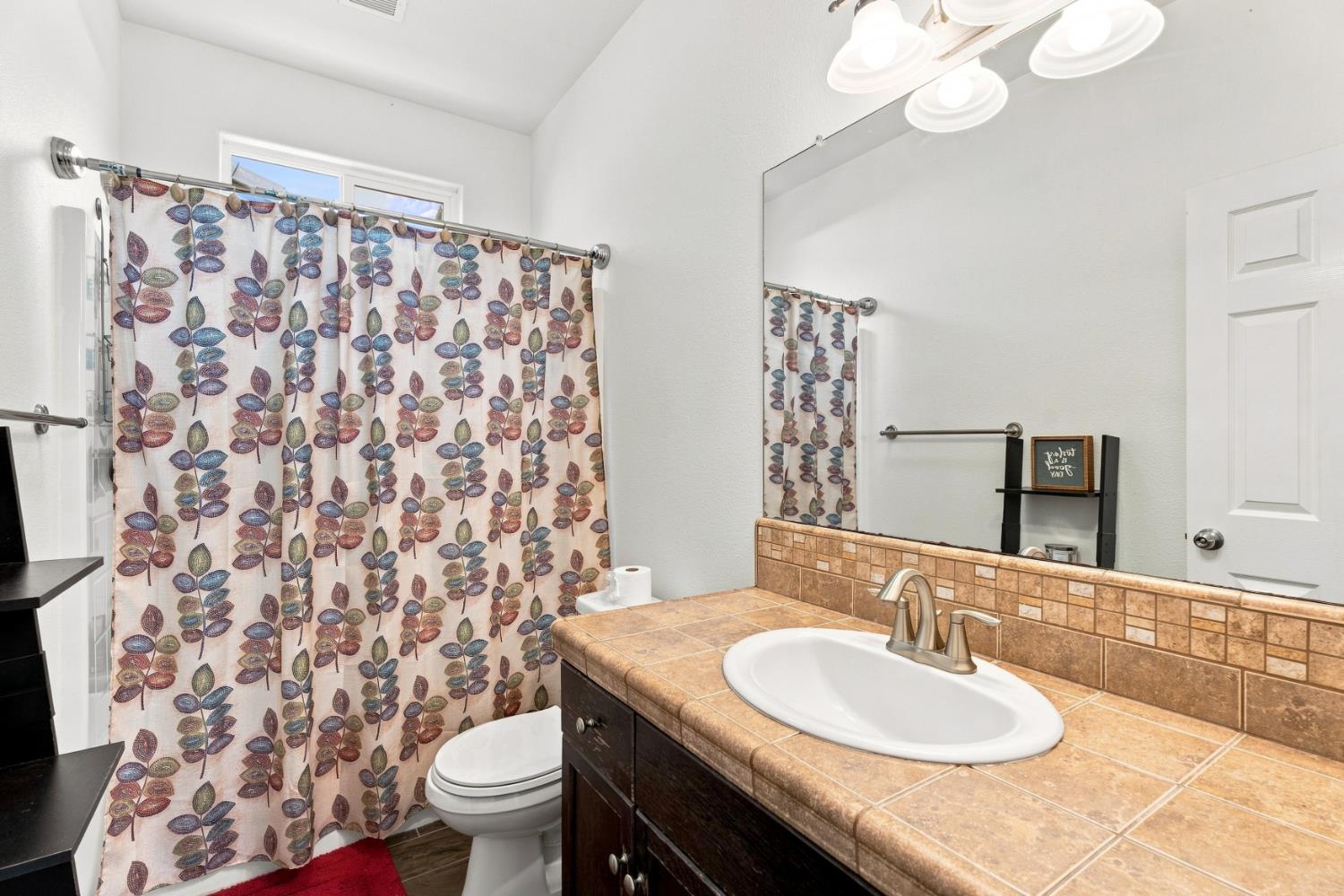 3905 Richmond Ave, Clovis, CA 93619