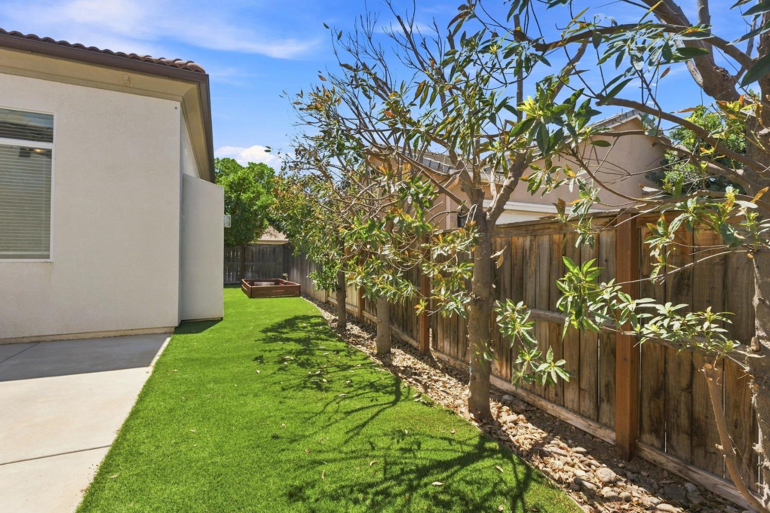3905 Richmond Ave, Clovis, CA 93619