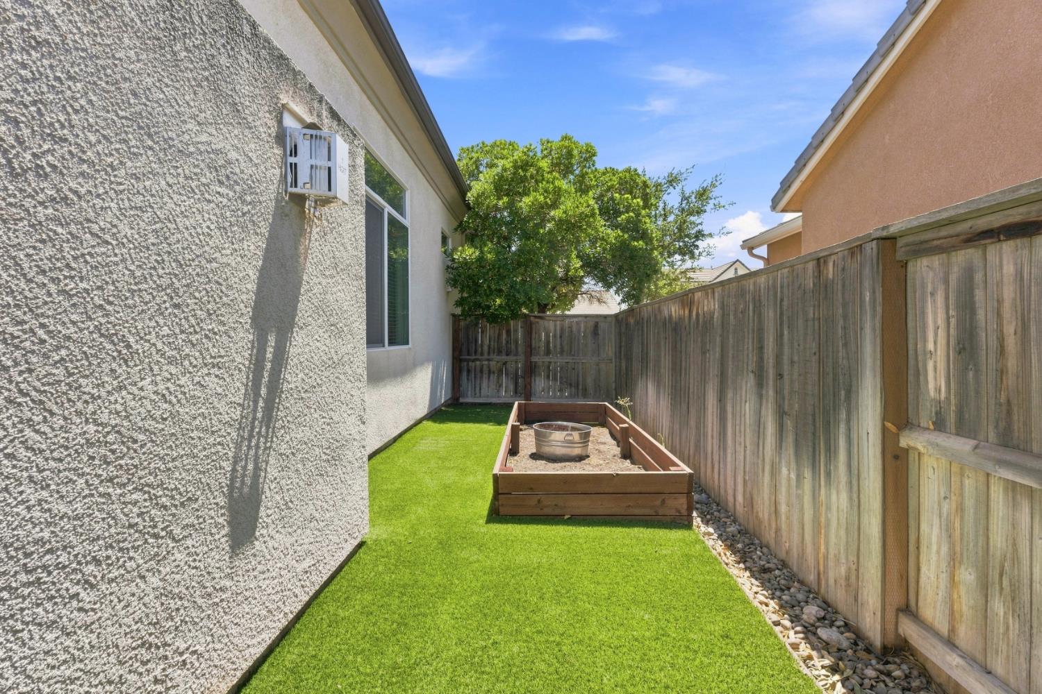 3905 Richmond Ave, Clovis, CA 93619