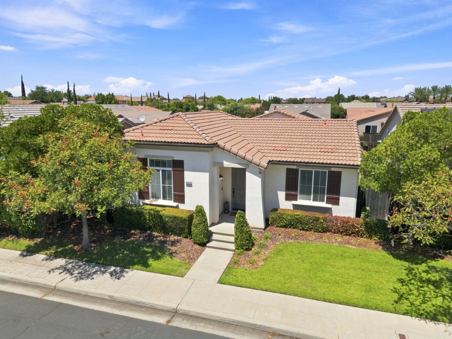 3905 Richmond Ave, Clovis, CA 93619