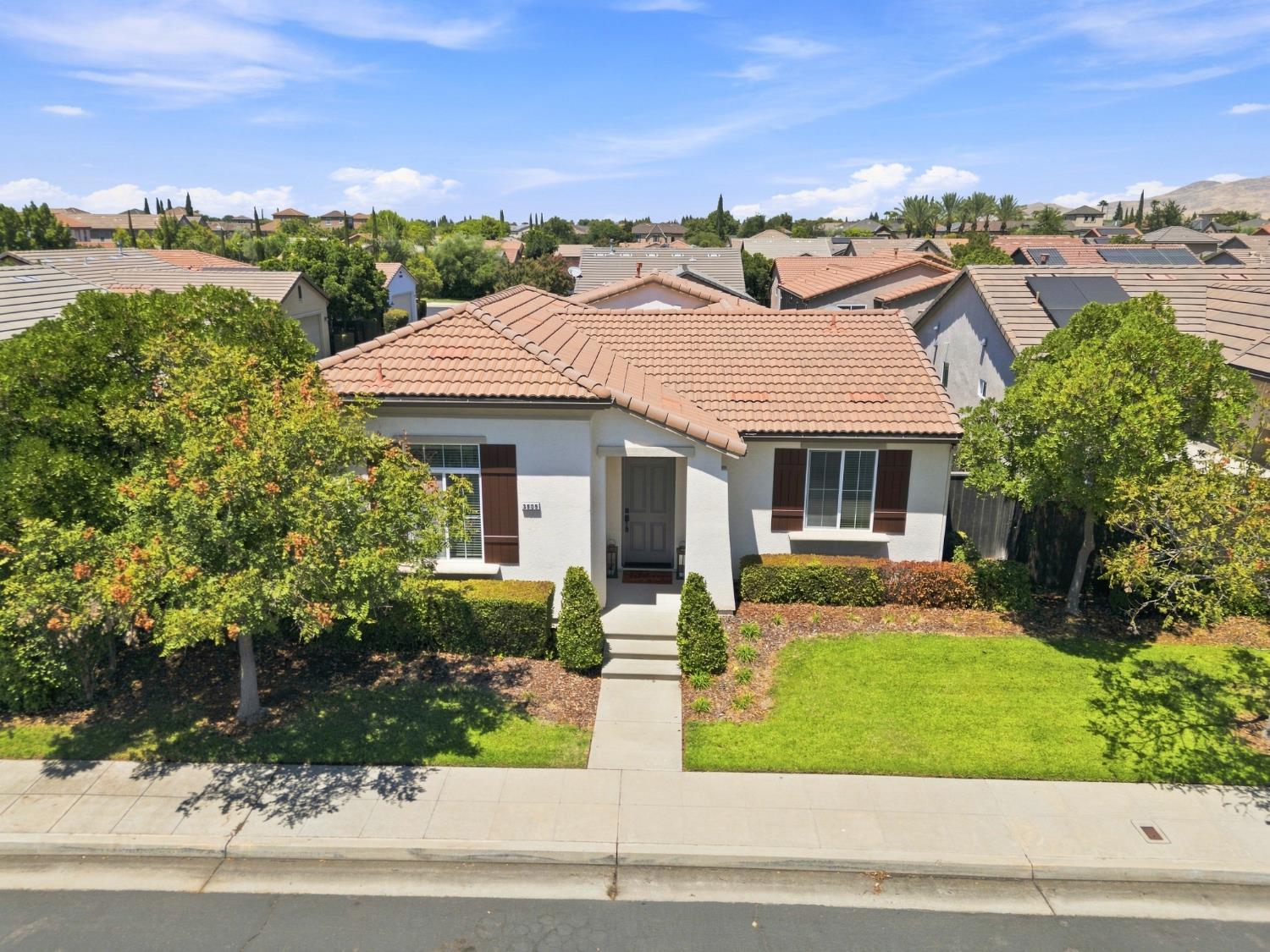 3905 Richmond Ave, Clovis, CA 93619