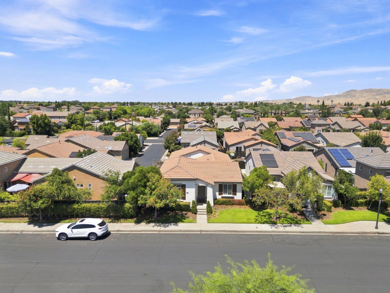 3905 Richmond Ave, Clovis, CA 93619