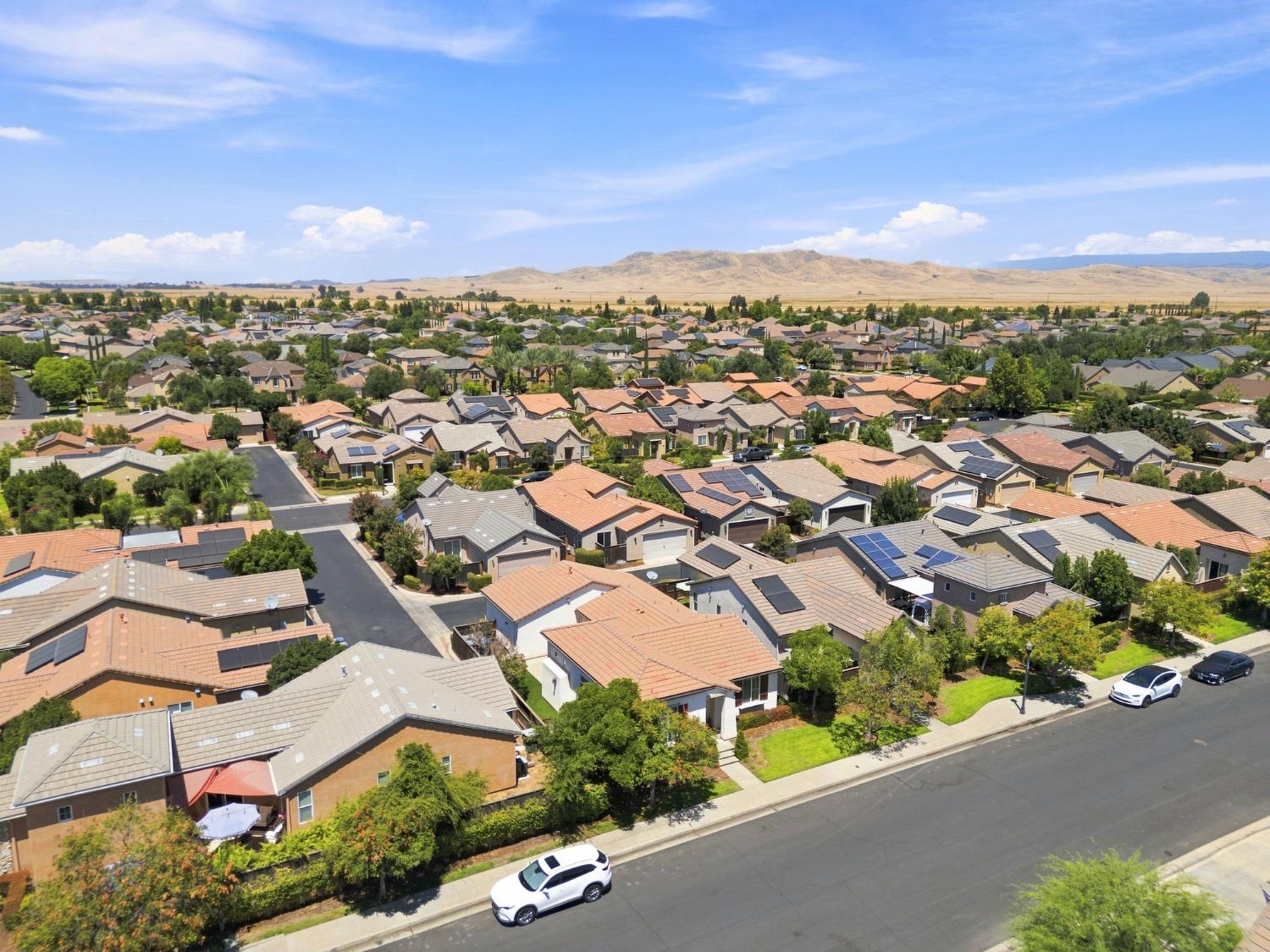 3905 Richmond Ave, Clovis, CA 93619