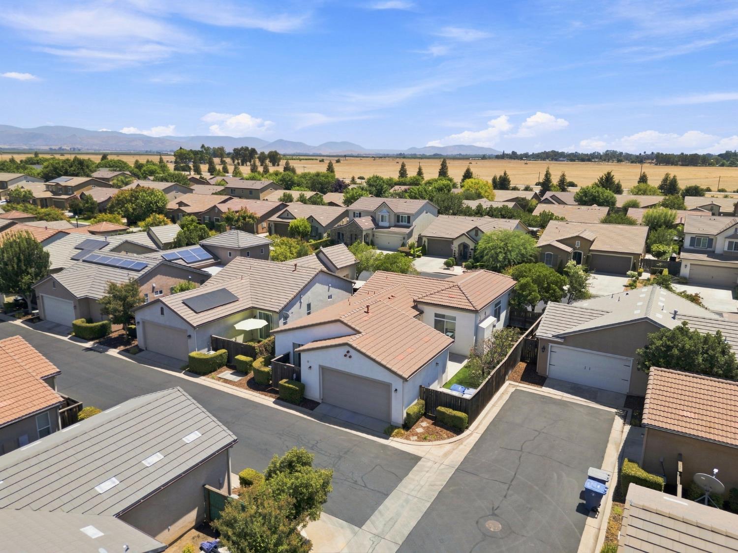 3905 Richmond Ave, Clovis, CA 93619