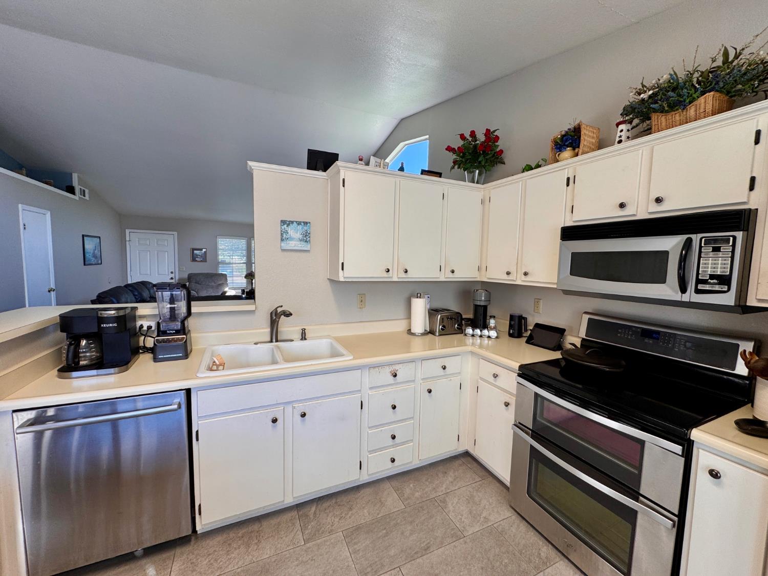 240 Gelf Ln, Modesto, CA 95357